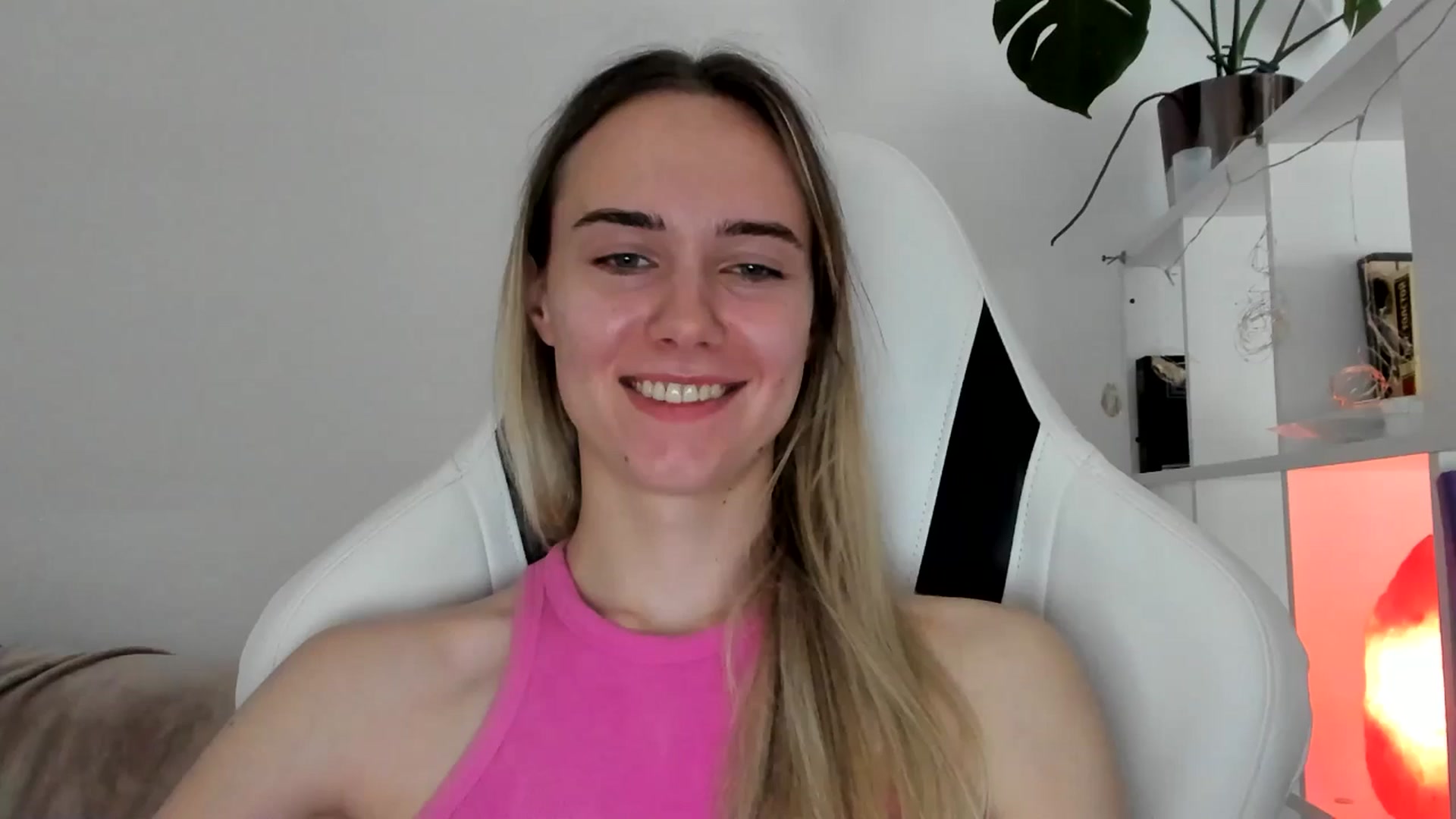 Gallery image thumbnail from OhAlisa's myfreecams stream on, 06/22/2025, 11:10 image 15 of 20