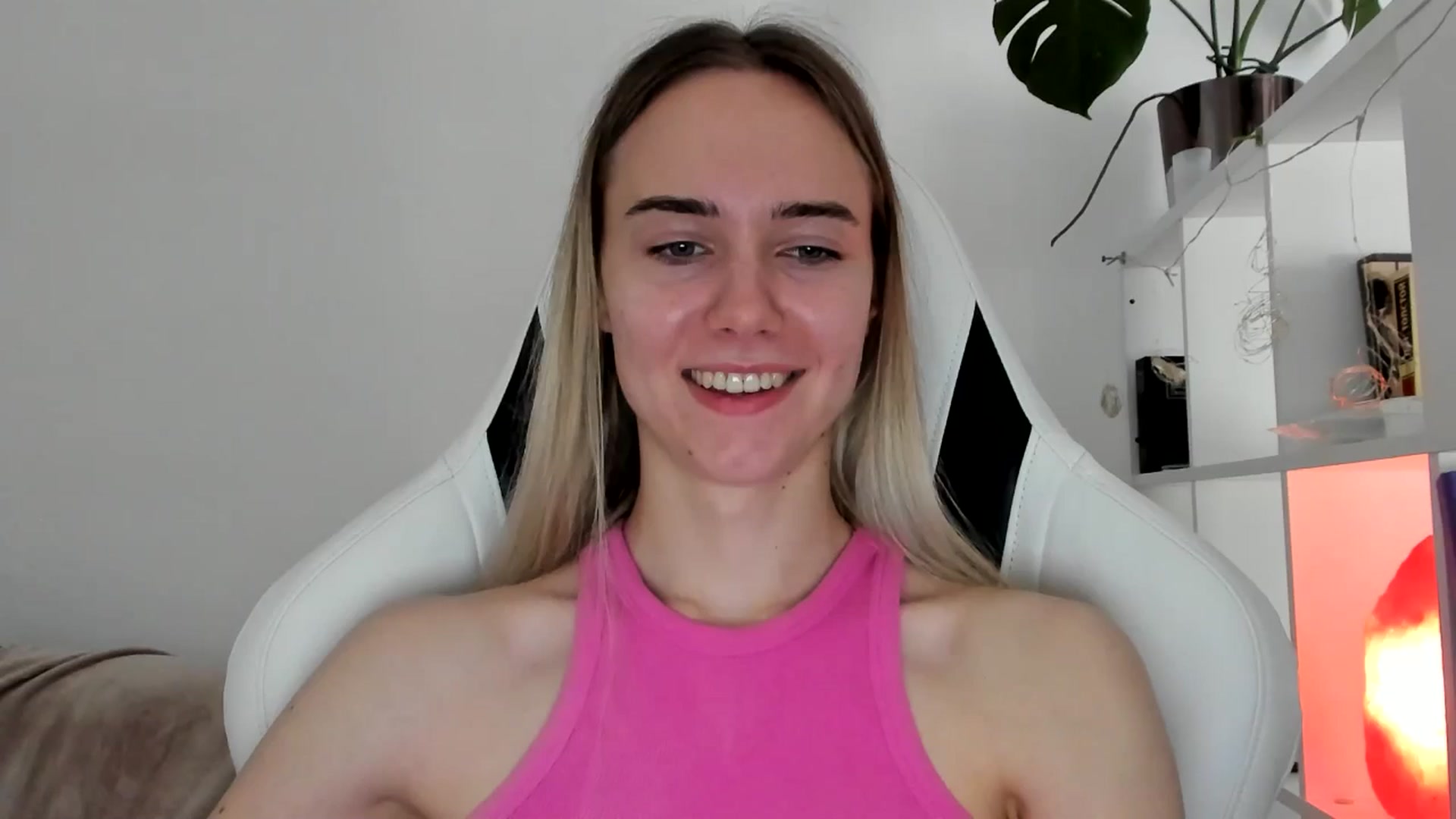 Gallery image thumbnail from OhAlisa's myfreecams stream on, 06/22/2025, 11:10 image 9 of 20