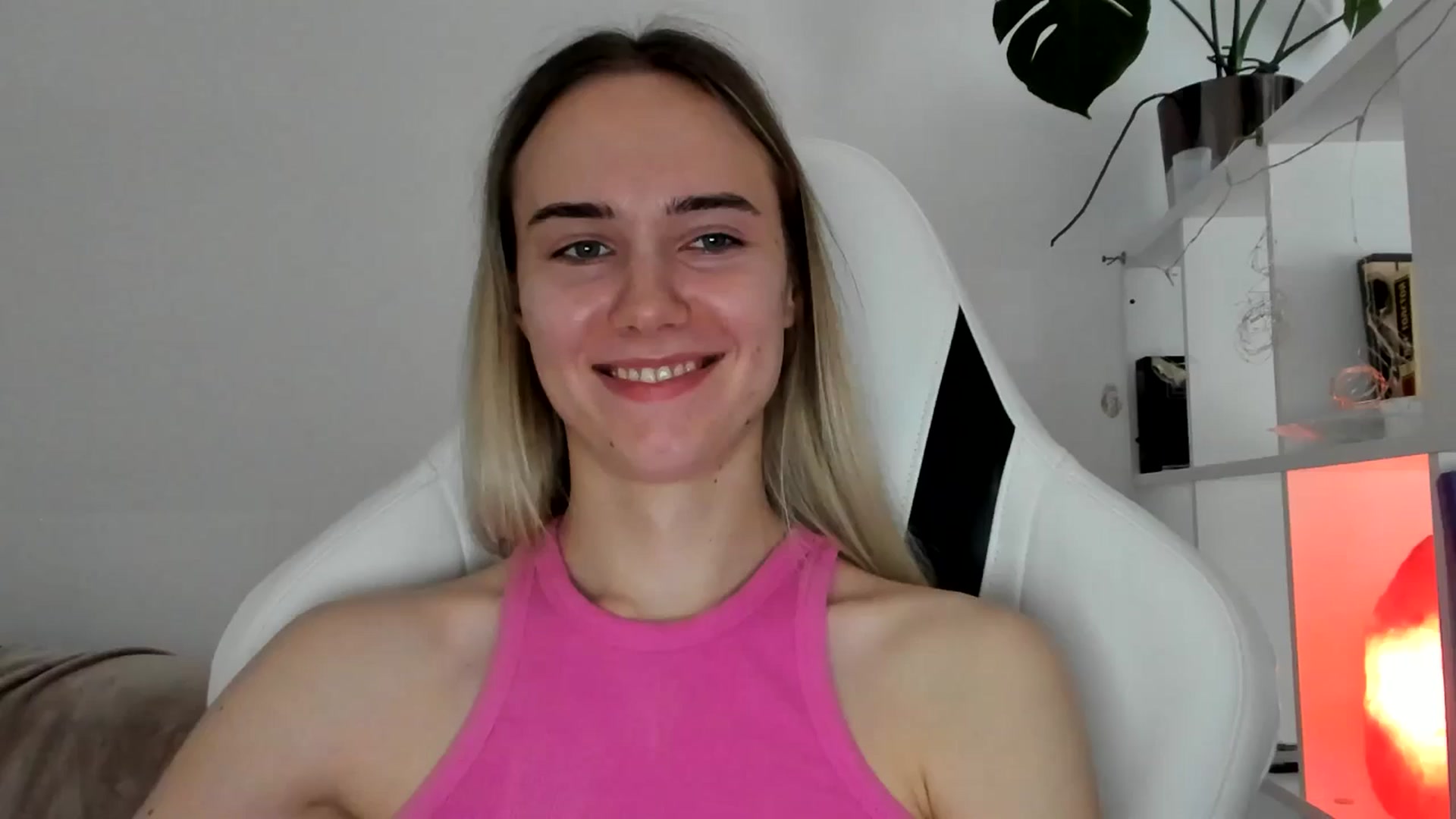 Gallery image thumbnail from OhAlisa's myfreecams stream on, 06/22/2025, 11:10 image 18 of 20