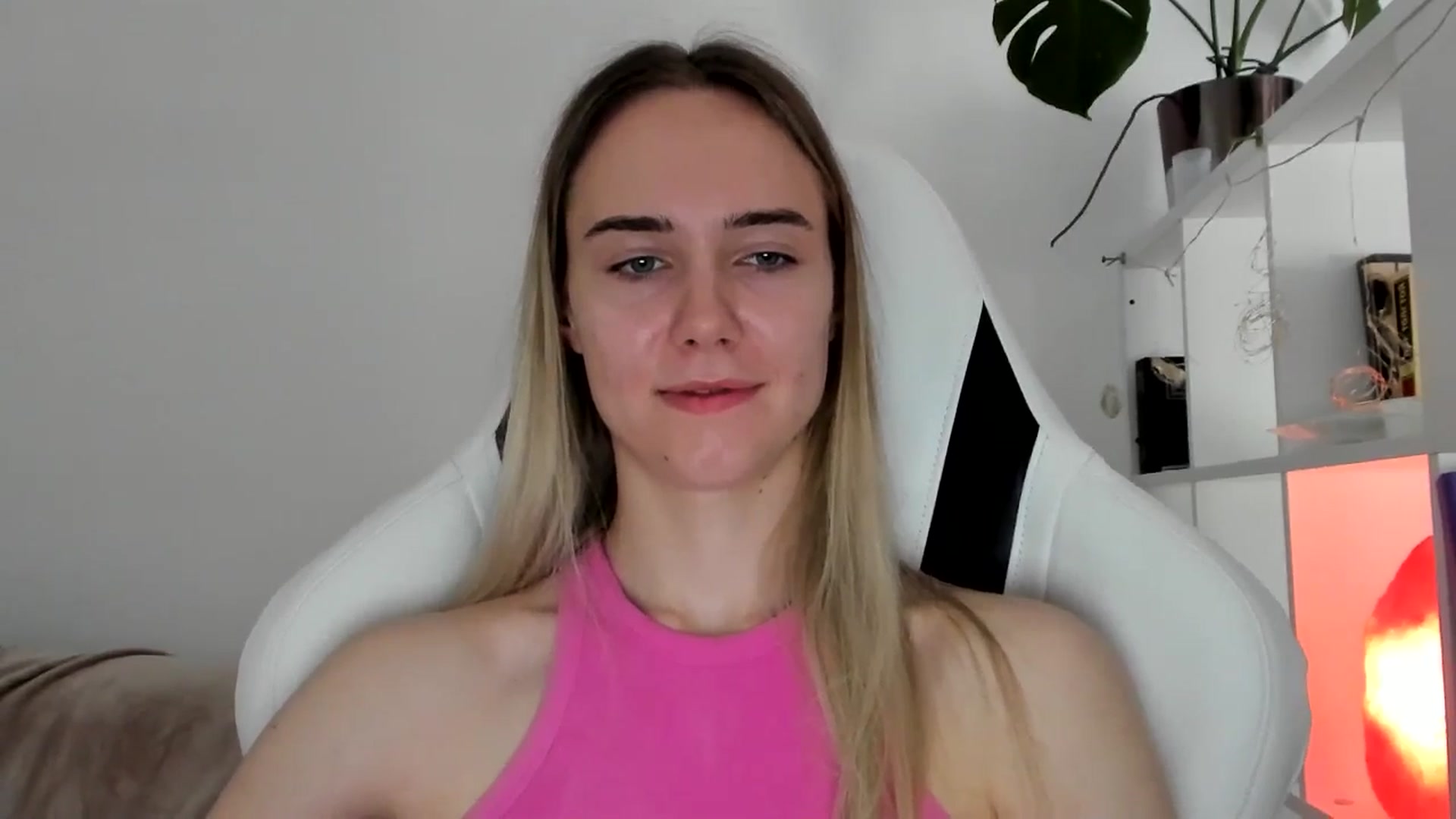 Gallery image thumbnail from OhAlisa's myfreecams stream on, 06/22/2025, 11:10 image 10 of 20