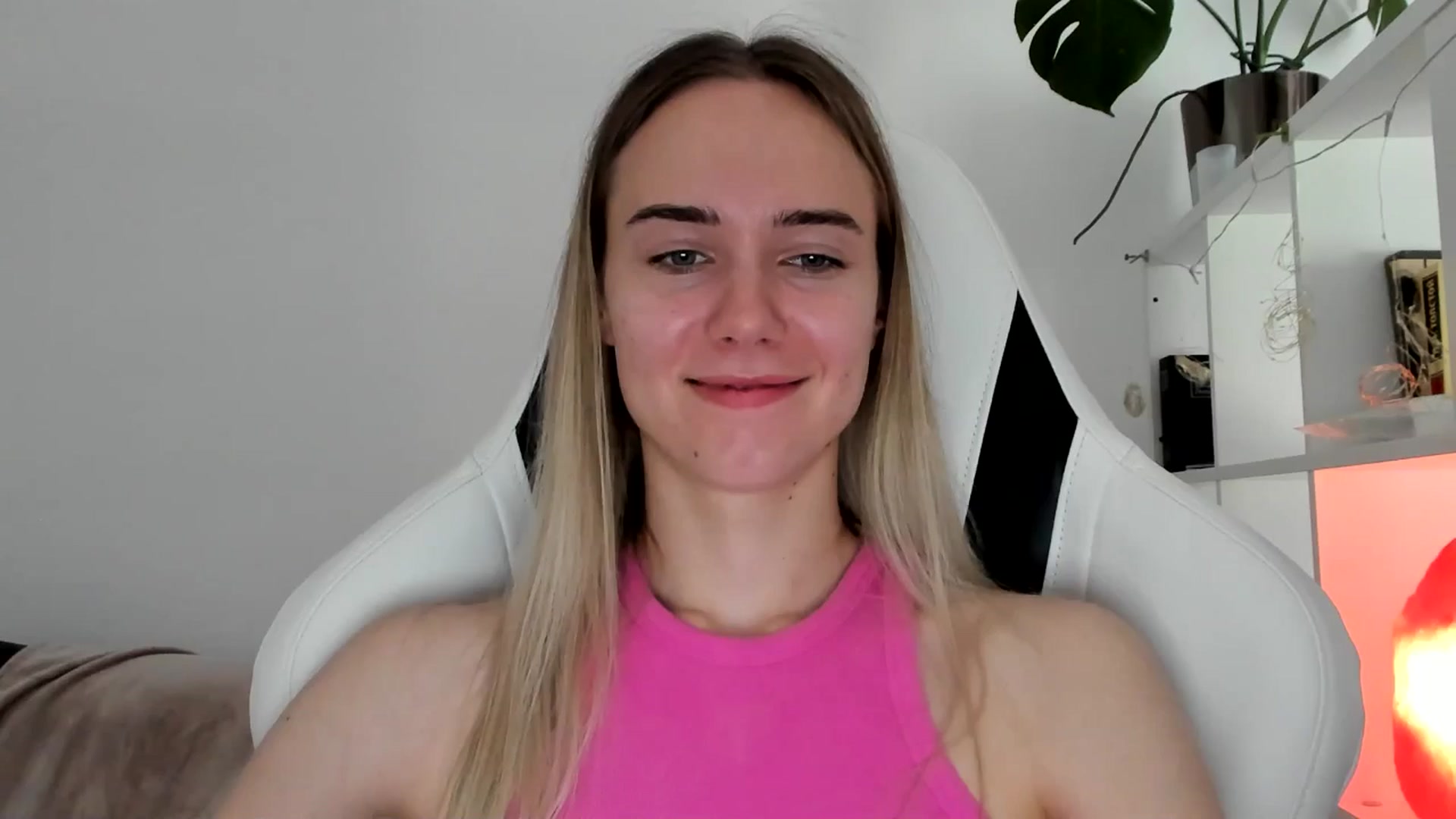 Gallery image thumbnail from OhAlisa's myfreecams stream on, 06/22/2025, 11:10 image 8 of 20