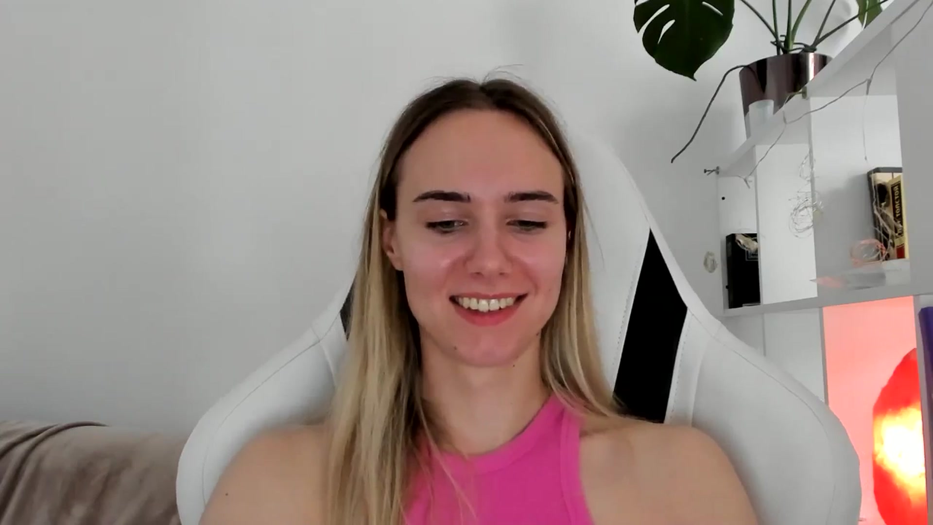 Gallery image thumbnail from OhAlisa's myfreecams stream on, 06/22/2025, 12:49 image 12 of 20