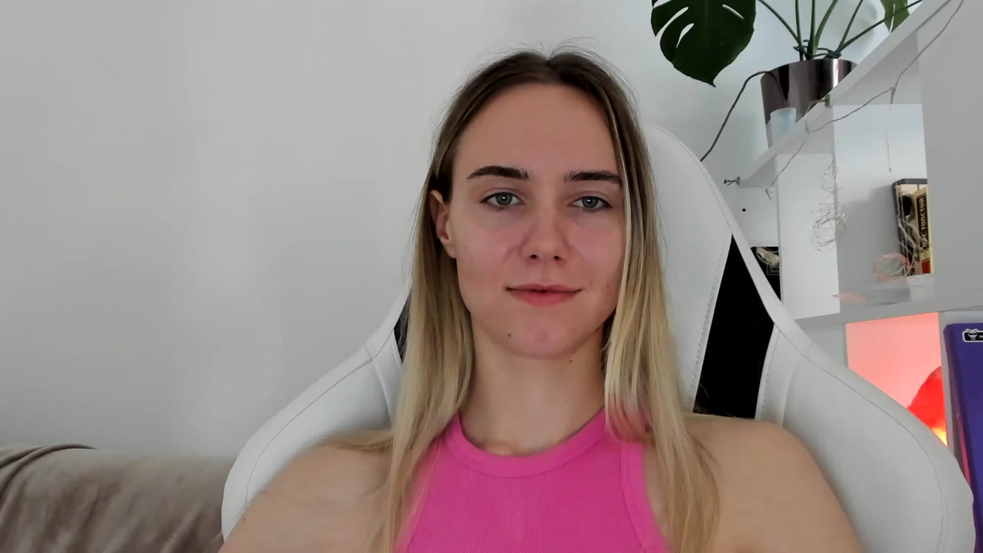 Gallery image thumbnail from OhAlisa's myfreecams stream on, 06/22/2025, 13:22 image 13 of 20