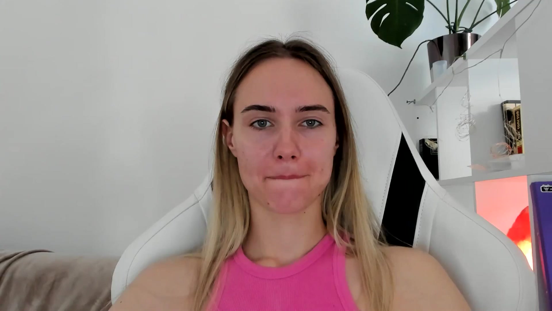 Gallery image thumbnail from OhAlisa's myfreecams stream on, 06/22/2025, 13:22 image 17 of 20