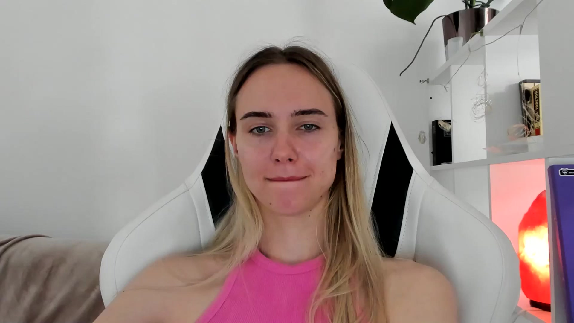 Gallery image thumbnail from OhAlisa's myfreecams stream on, 06/22/2025, 14:35 image 7 of 20