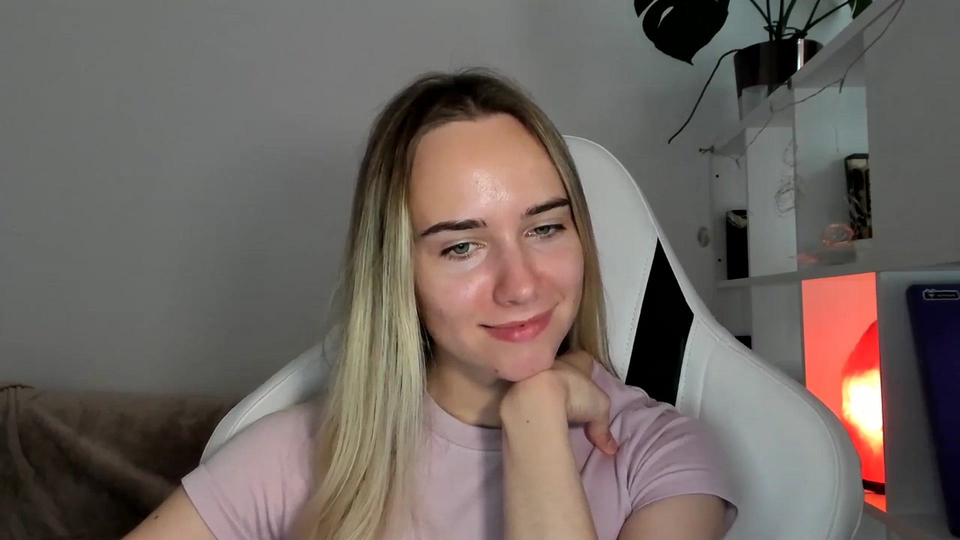 Gallery image thumbnail from OhAlisa's myfreecams stream on, 06/23/2025, 18:32 image 16 of 20