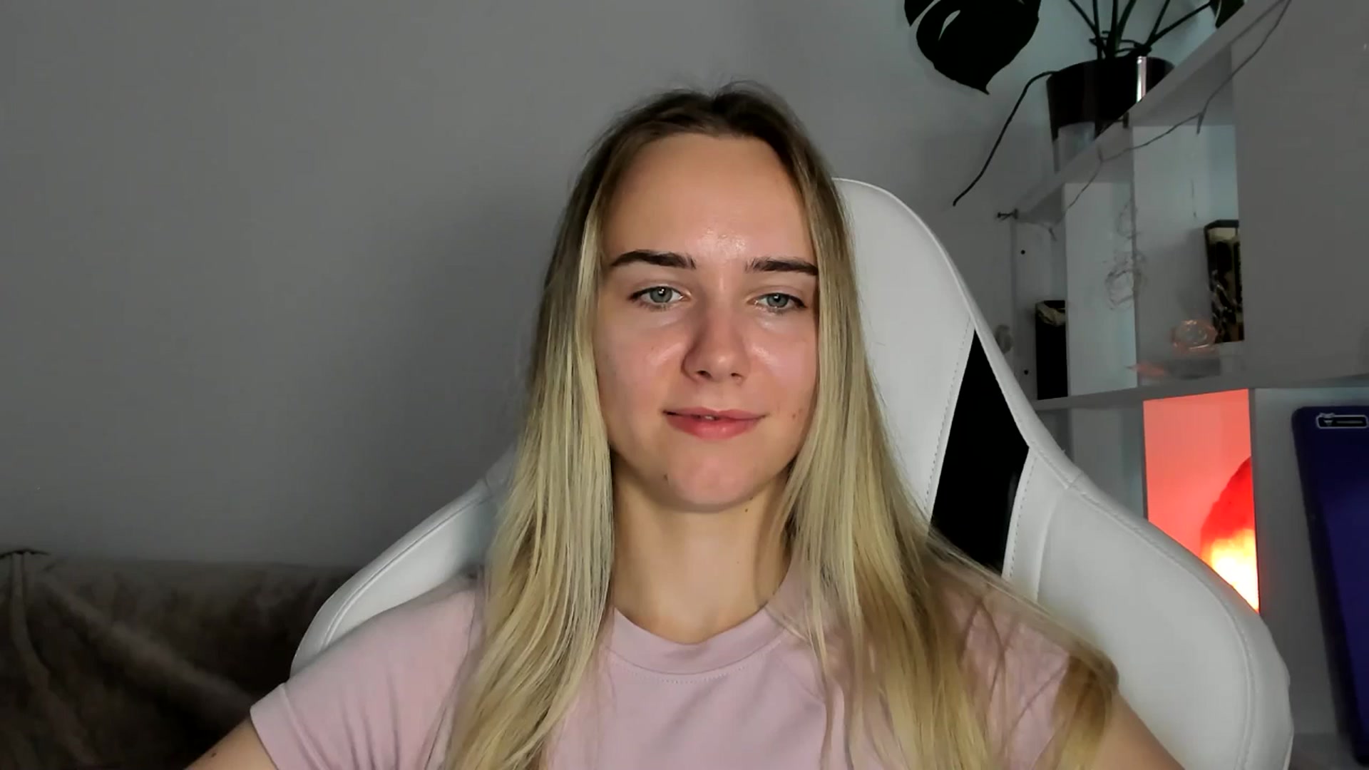 Gallery image thumbnail from OhAlisa's myfreecams stream on, 06/23/2025, 18:32 image 13 of 20