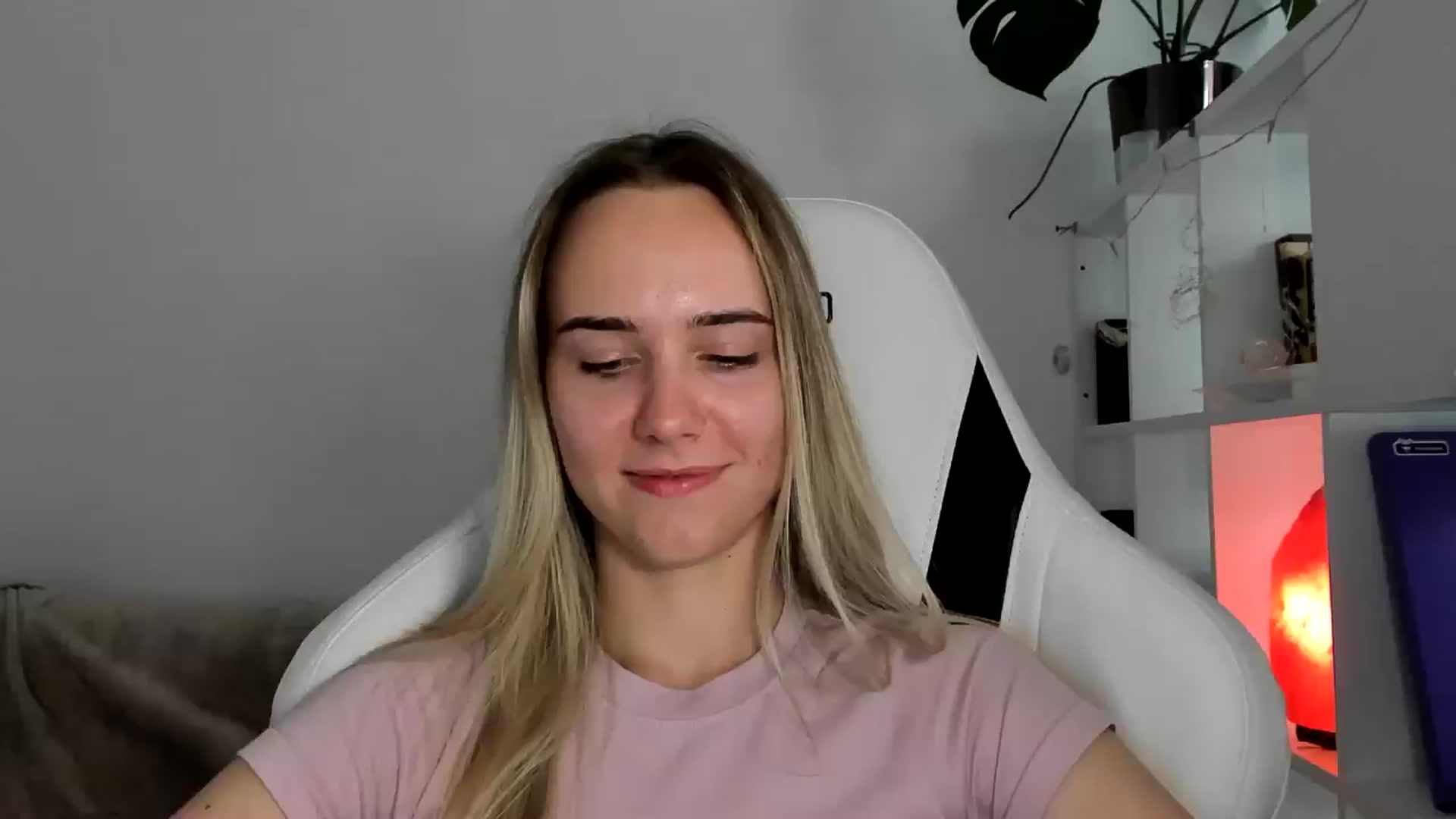 Gallery image thumbnail from OhAlisa's myfreecams stream on, 06/23/2025, 18:32 image 10 of 20