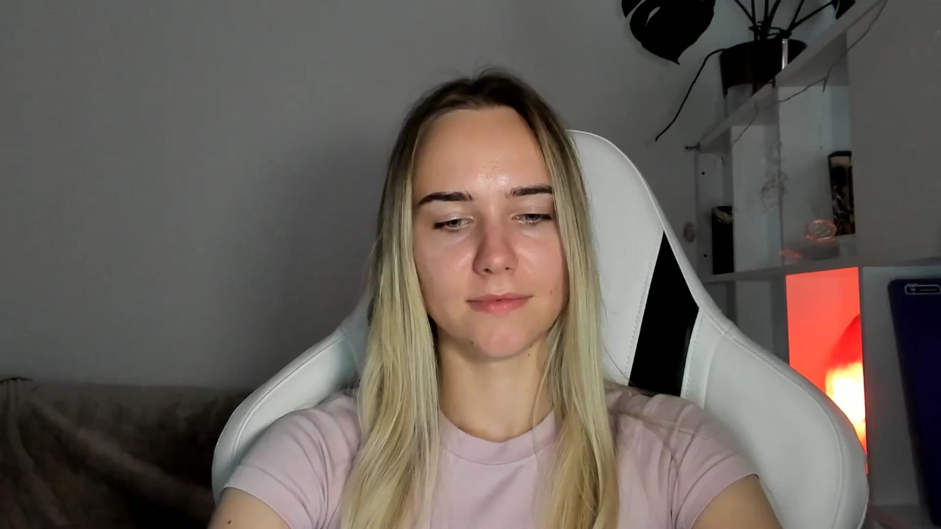 Gallery image thumbnail from OhAlisa's myfreecams stream on, 06/23/2025, 18:32 image 17 of 20