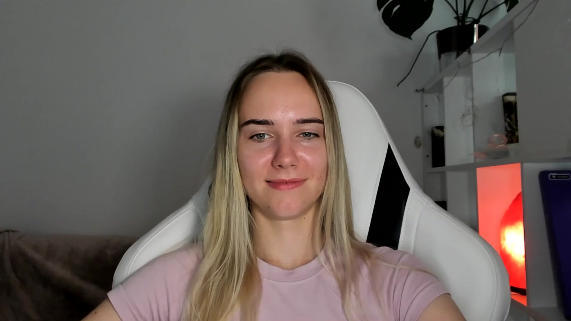 Gallery image thumbnail from OhAlisa's myfreecams stream on, 06/23/2025, 18:32 image 15 of 20