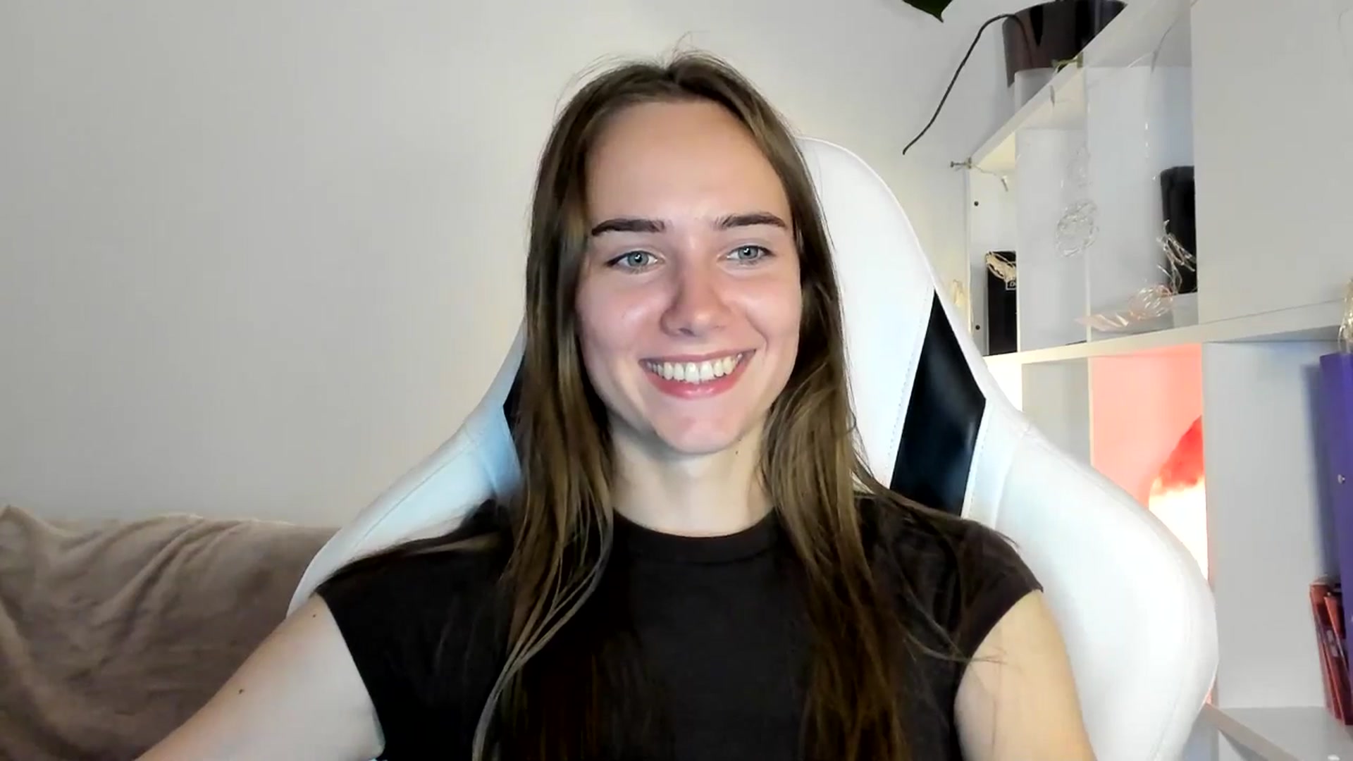Gallery image thumbnail from OhAlisa's myfreecams stream on, 07/09/2025, 18:16 image 2 of 20