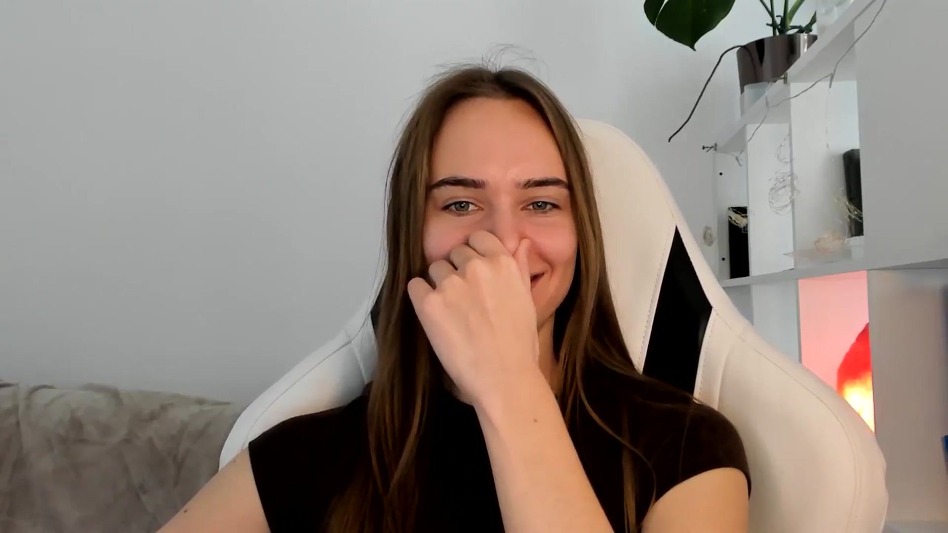 Gallery image thumbnail from OhAlisa's myfreecams stream on, 07/11/2025, 10:45 image 17 of 20