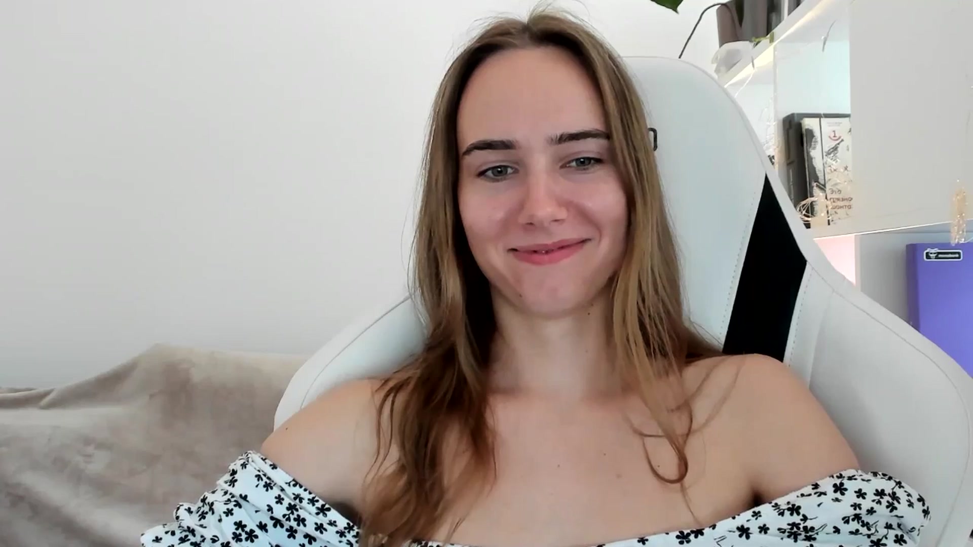 Gallery image thumbnail from OhAlisa's myfreecams stream on, 07/15/2025, 15:13 image 16 of 20