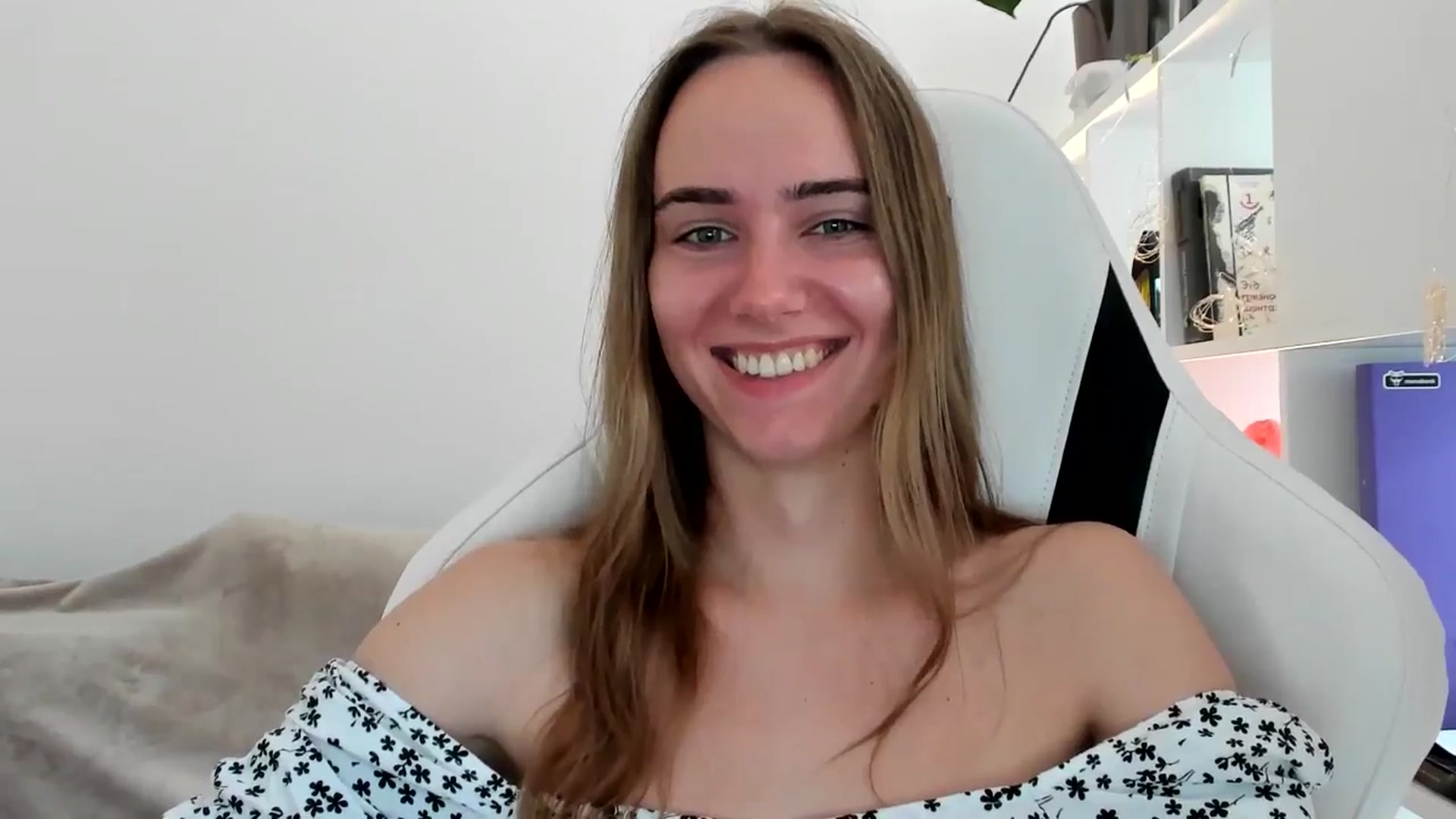 Gallery image thumbnail from OhAlisa's myfreecams stream on, 07/15/2025, 15:13 image 15 of 20