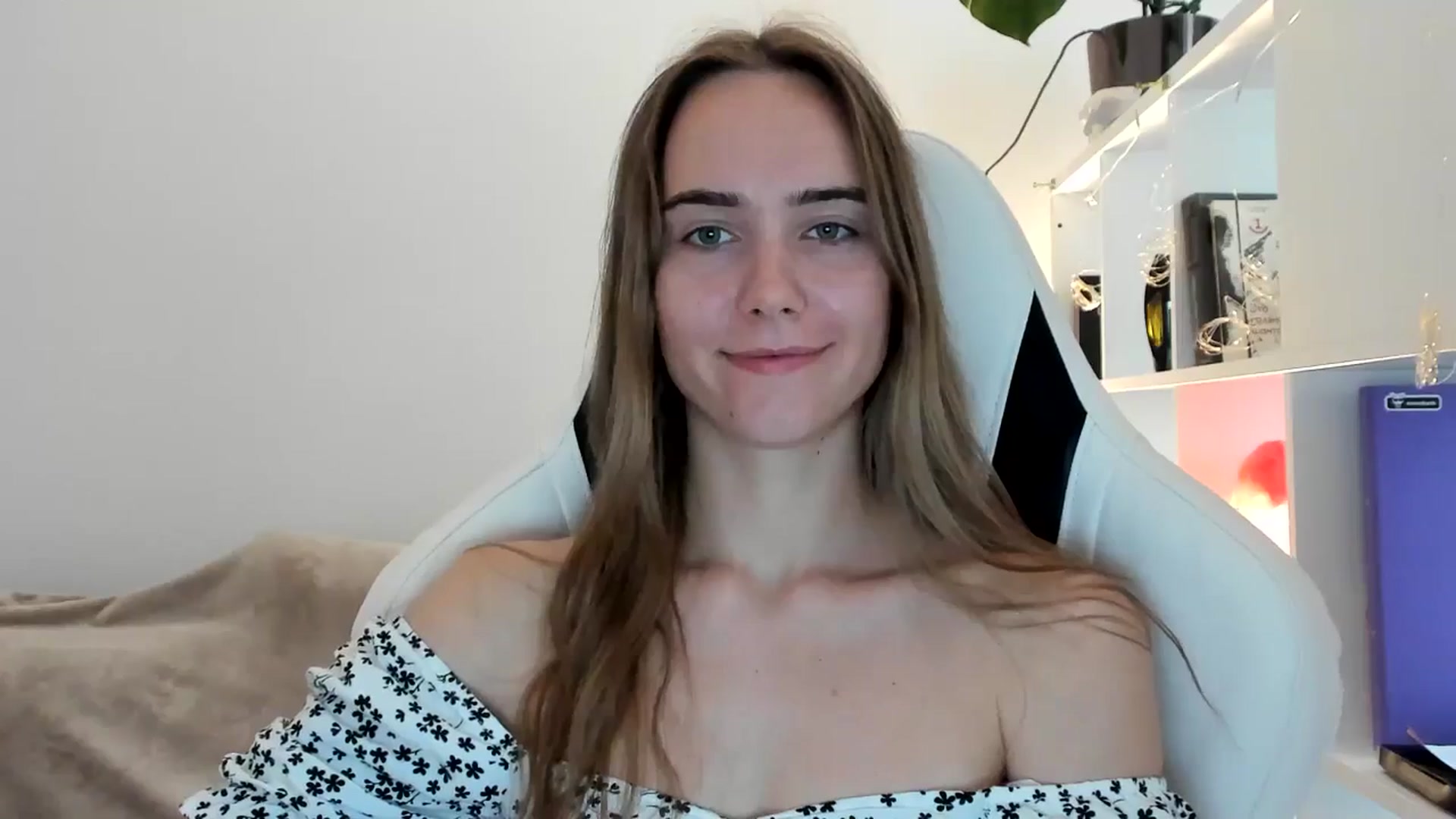 Gallery image thumbnail from OhAlisa's myfreecams stream on, 07/15/2025, 16:28 image 9 of 20