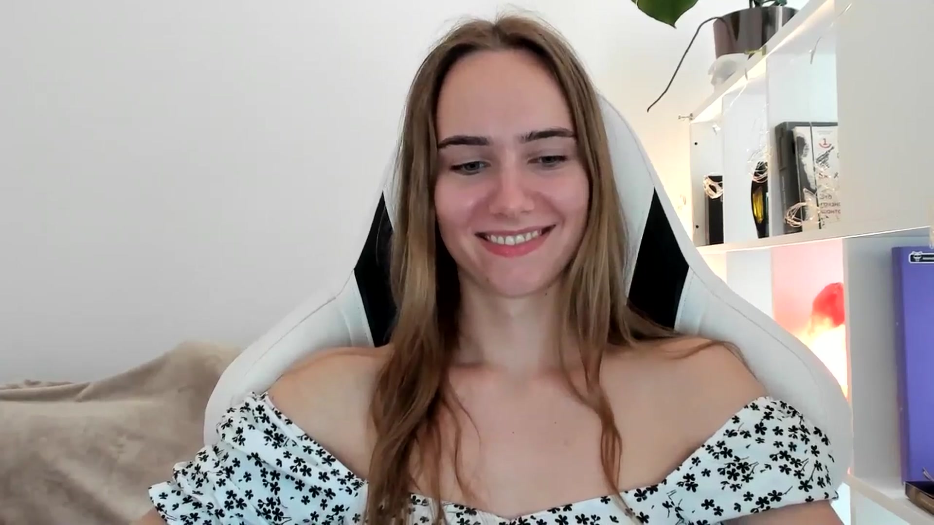 Gallery image thumbnail from OhAlisa's myfreecams stream on, 07/15/2025, 16:28 image 15 of 20