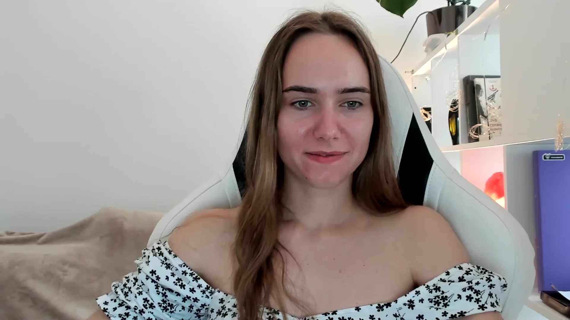 Gallery image thumbnail from OhAlisa's myfreecams stream on, 07/15/2025, 16:28 image 14 of 20