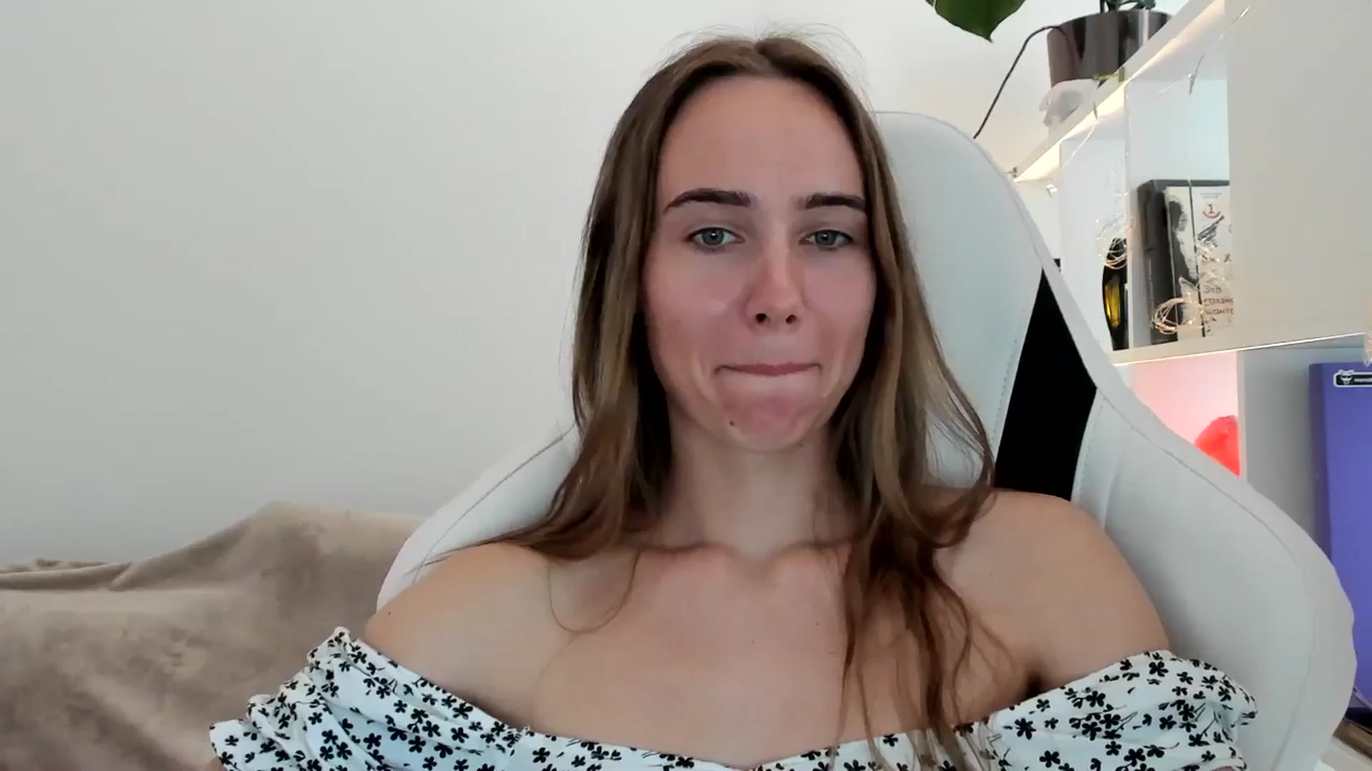 Gallery image thumbnail from OhAlisa's myfreecams stream on, 07/15/2025, 16:52 image 11 of 20