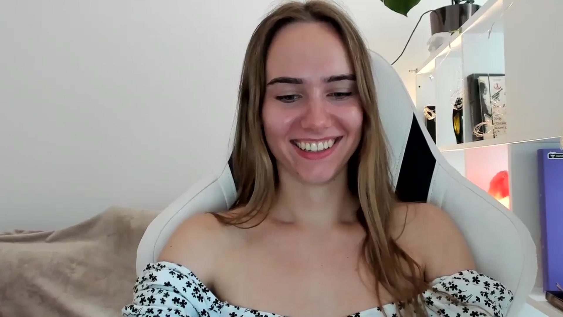 Gallery image thumbnail from OhAlisa's myfreecams stream on, 07/15/2025, 16:52 image 2 of 20