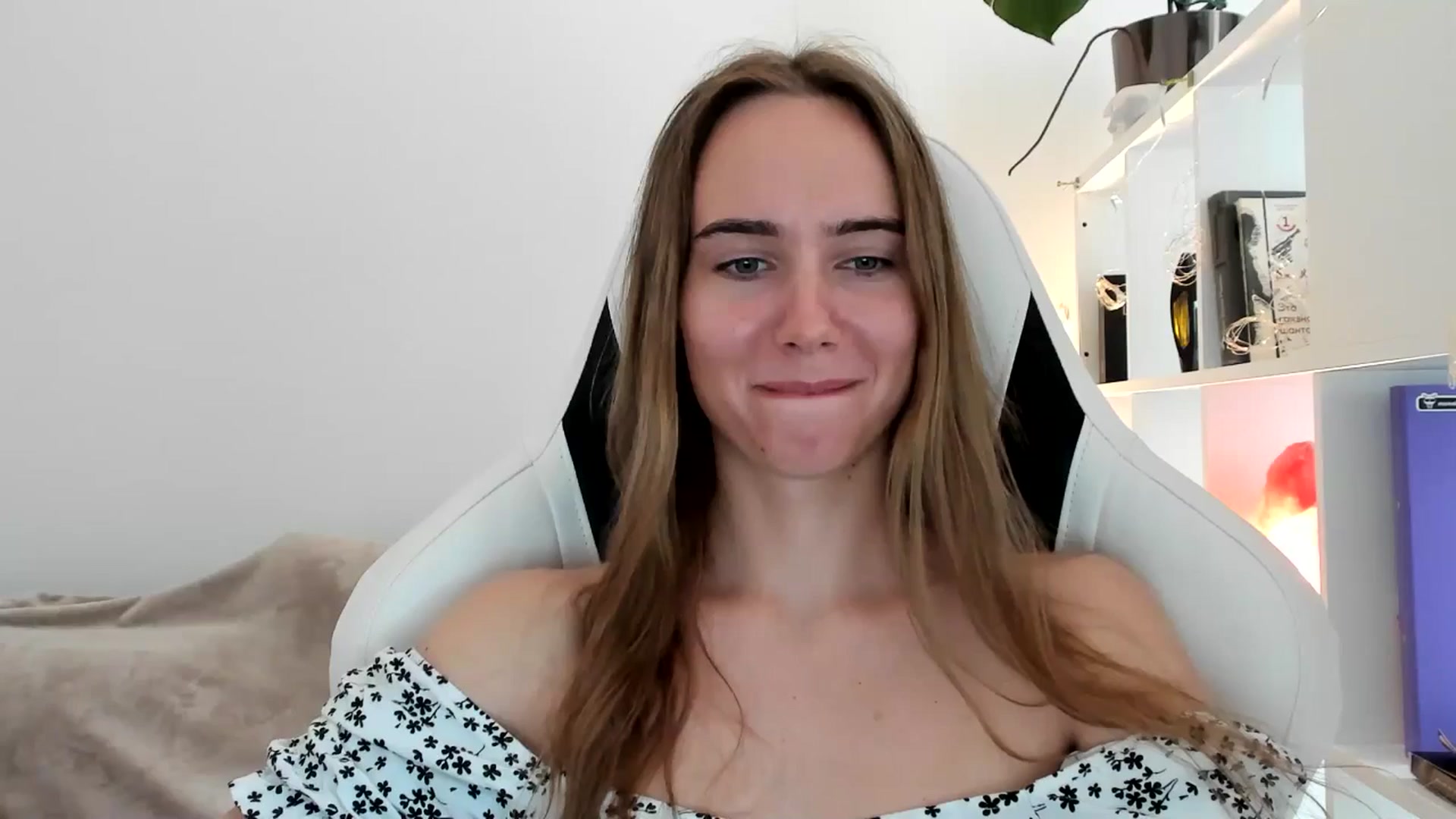 Gallery image thumbnail from OhAlisa's myfreecams stream on, 07/15/2025, 16:52 image 1 of 20