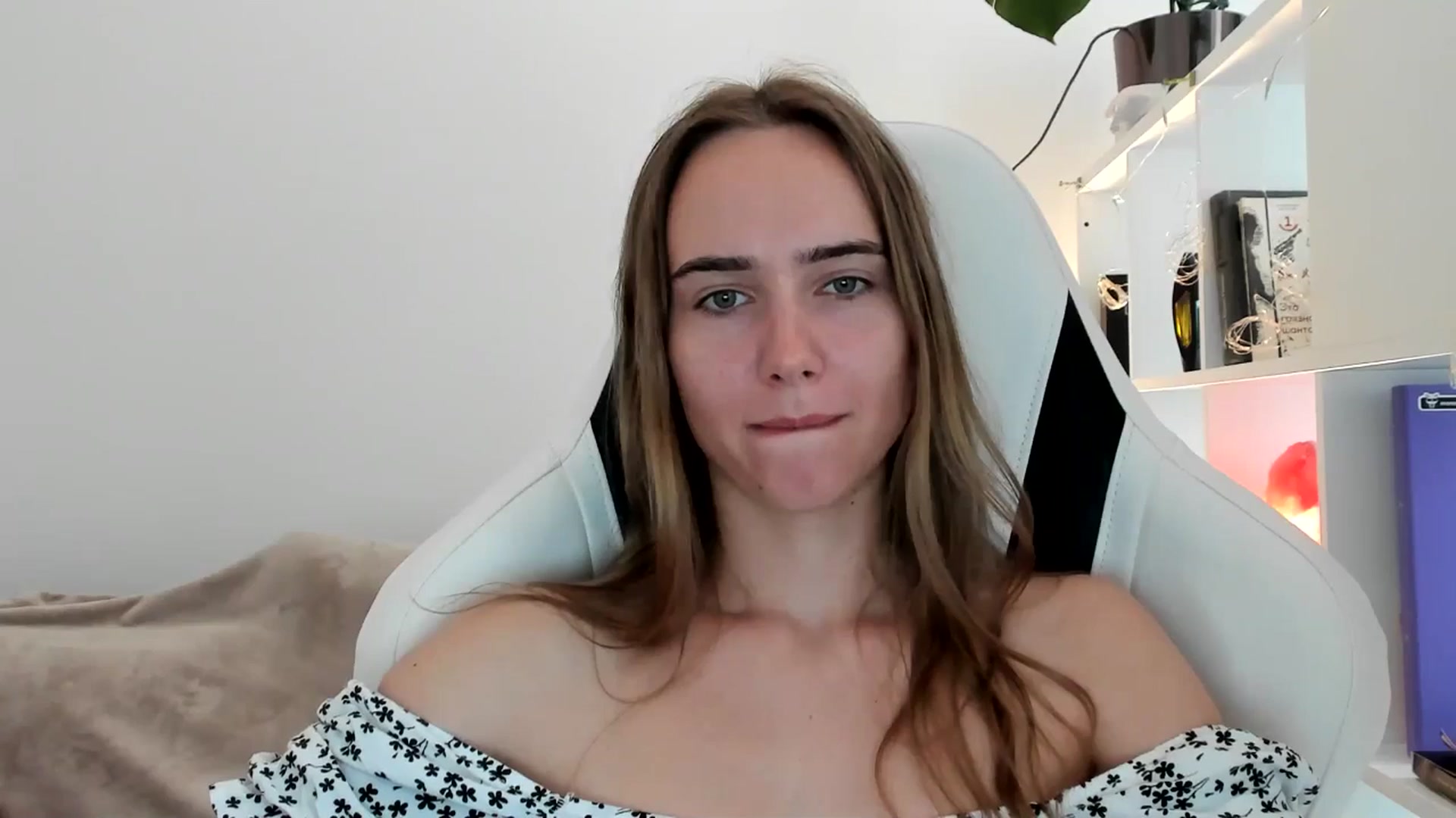 Gallery image thumbnail from OhAlisa's myfreecams stream on, 07/15/2025, 16:52 image 16 of 20