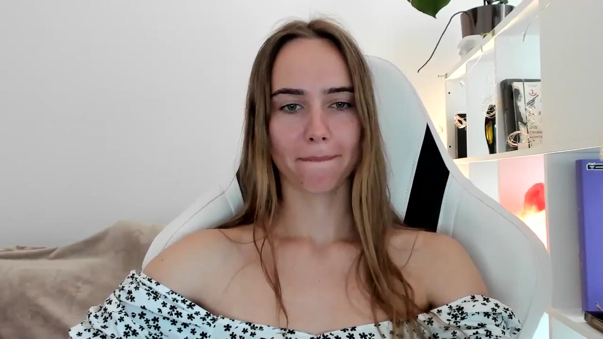 Gallery image thumbnail from OhAlisa's myfreecams stream on, 07/15/2025, 16:52 image 3 of 20