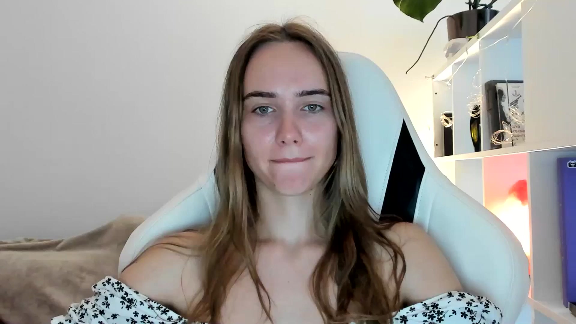 Gallery image thumbnail from OhAlisa's myfreecams stream on, 07/15/2025, 18:05 image 17 of 20