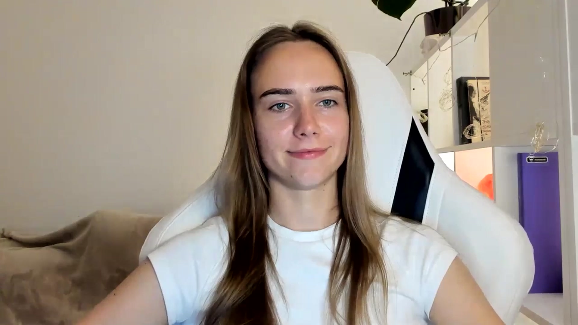 Gallery image thumbnail from OhAlisa's myfreecams stream on, 07/18/2025, 19:38 image 14 of 20