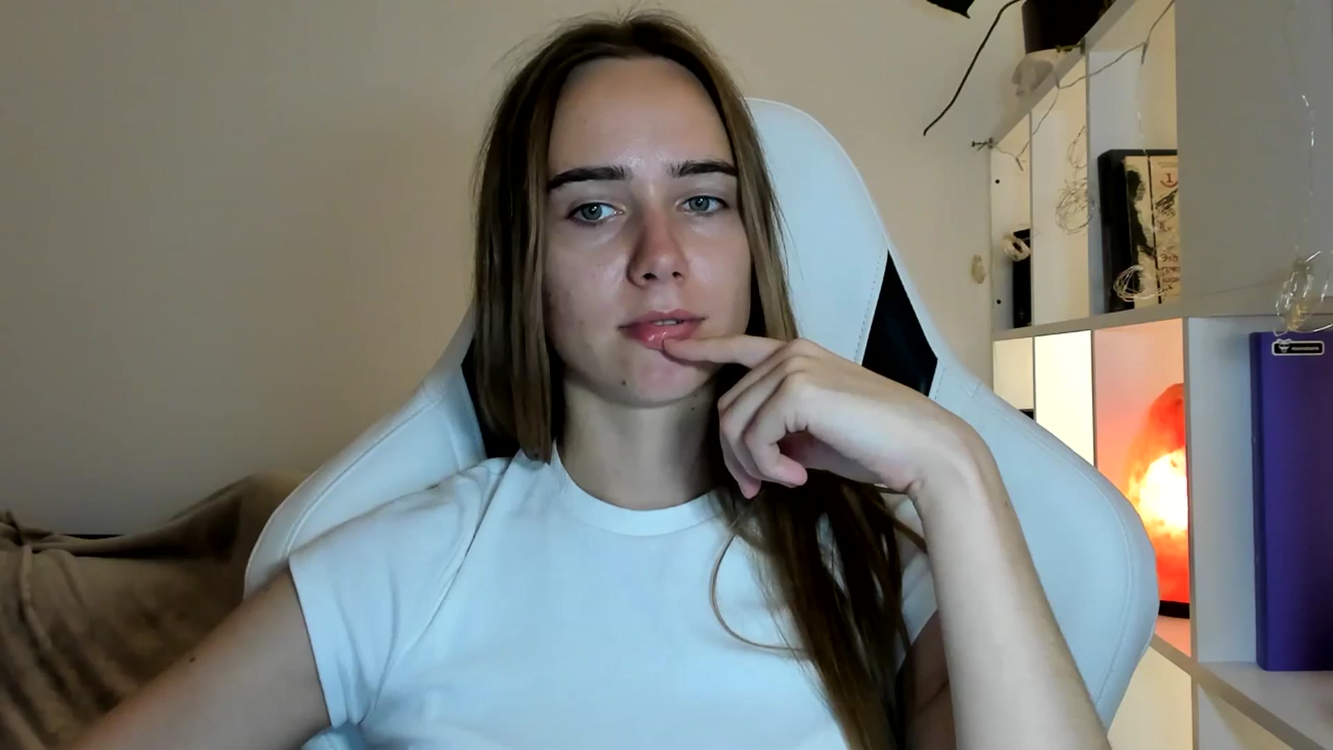 Gallery image thumbnail from OhAlisa's myfreecams stream on, 07/19/2025, 18:45 image 15 of 20