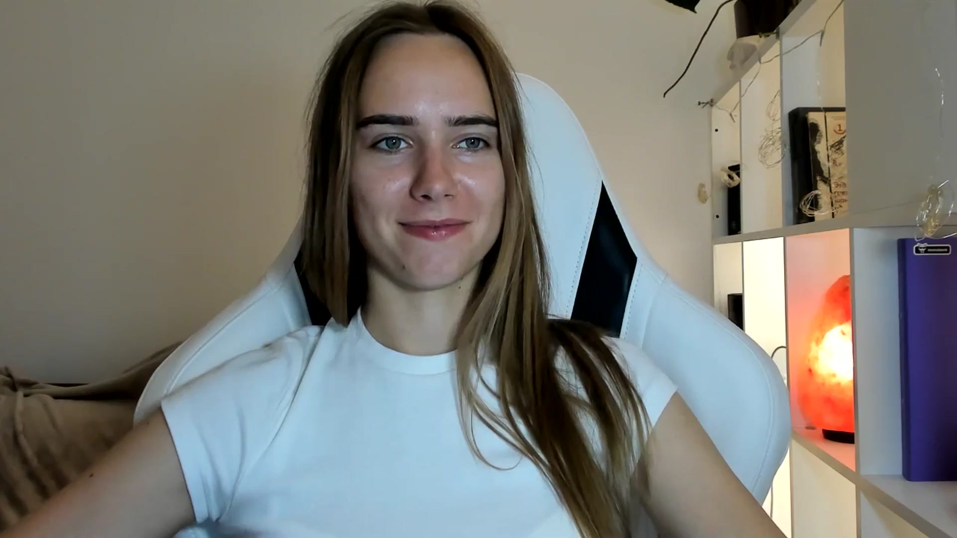 Gallery image thumbnail from OhAlisa's myfreecams stream on, 07/19/2025, 18:45 image 5 of 20