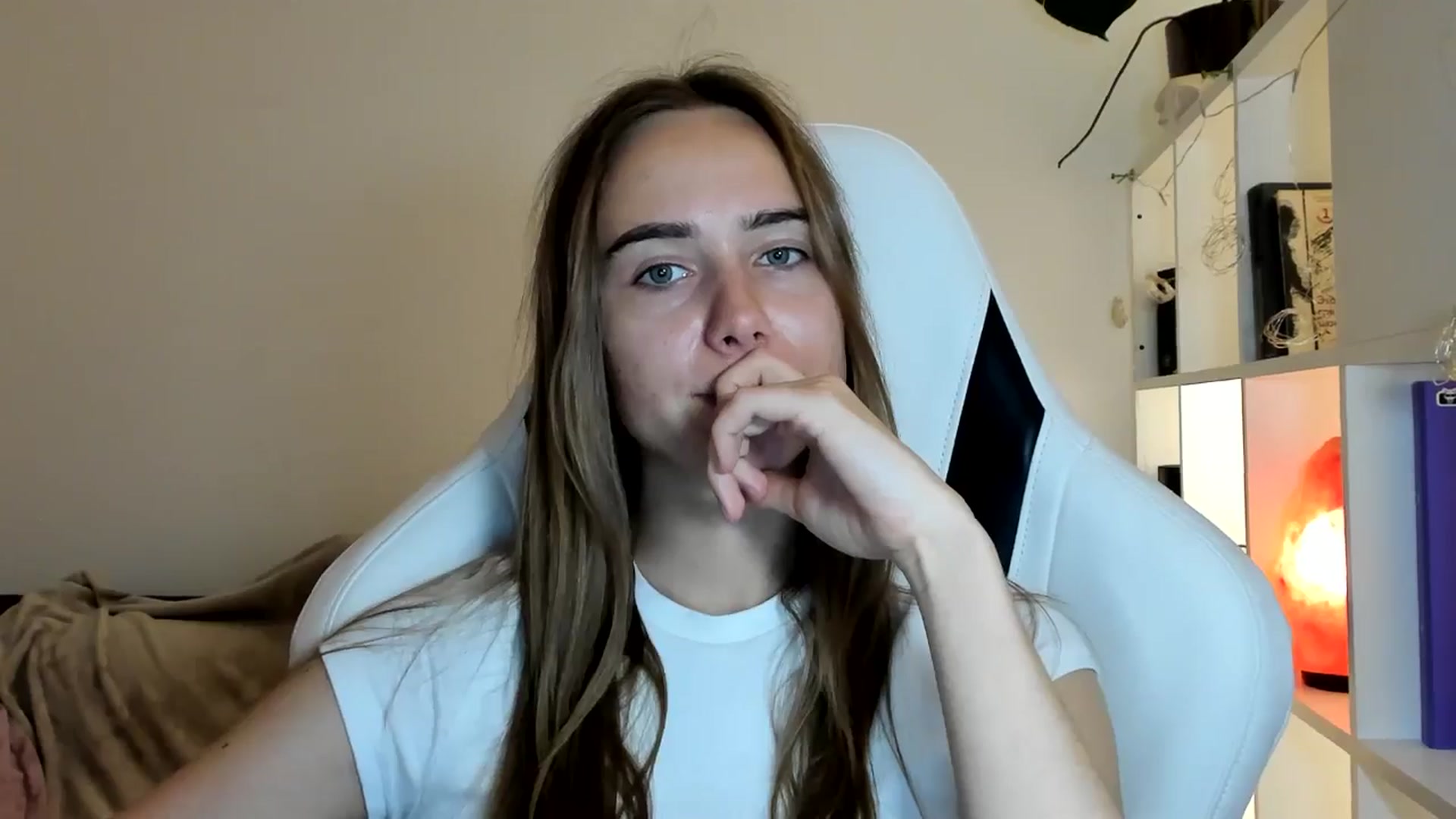 Gallery image thumbnail from OhAlisa's myfreecams stream on, 07/19/2025, 19:36 image 17 of 20