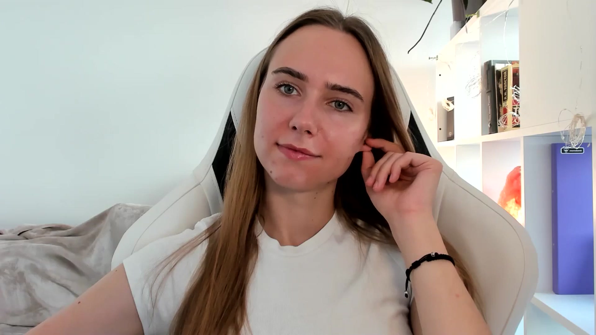 Gallery image thumbnail from OhAlisa's myfreecams stream on, 07/22/2025, 16:12 image 17 of 20