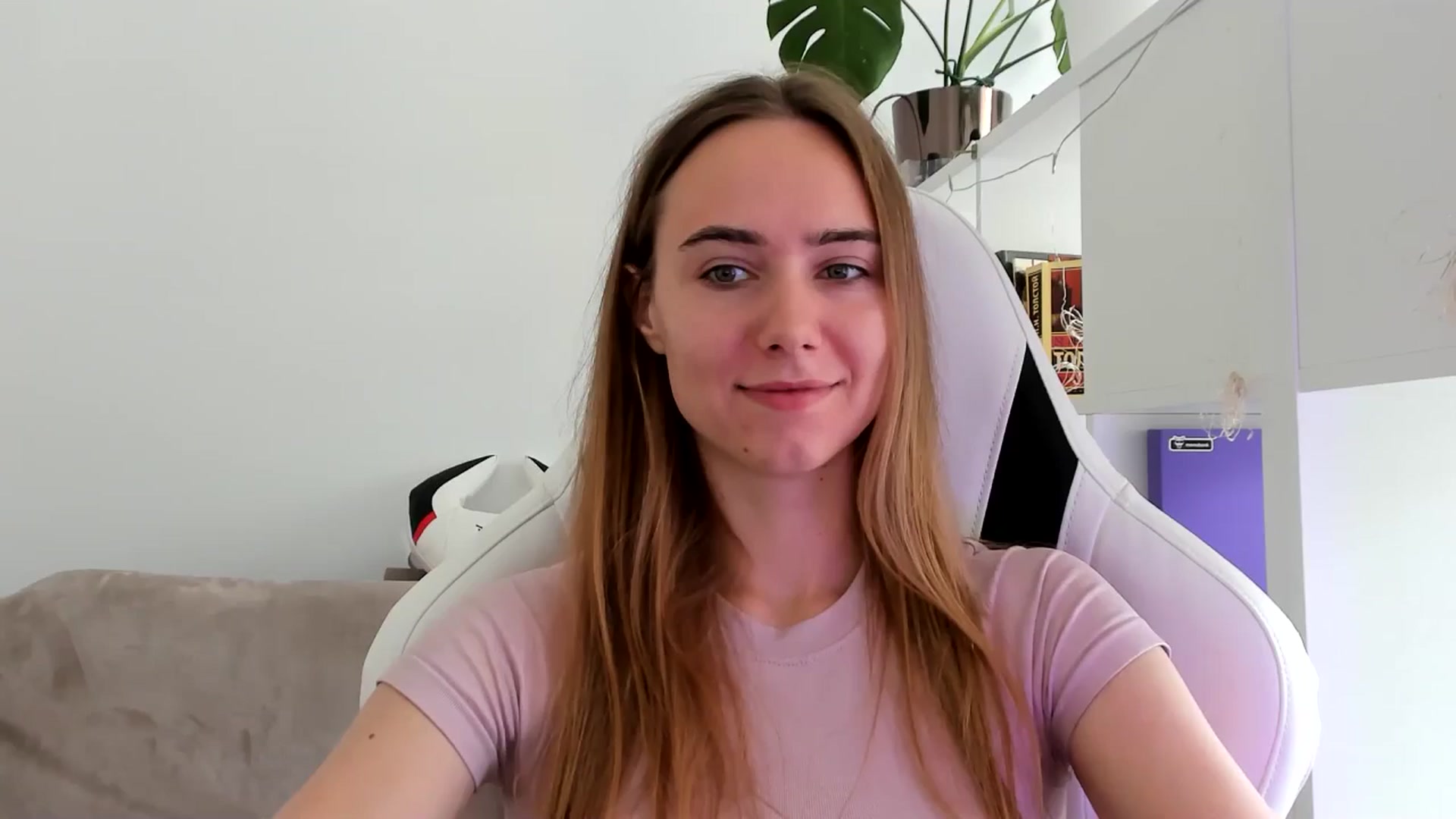 Gallery image thumbnail from OhAlisa's myfreecams stream on, 07/23/2025, 10:46 image 17 of 20