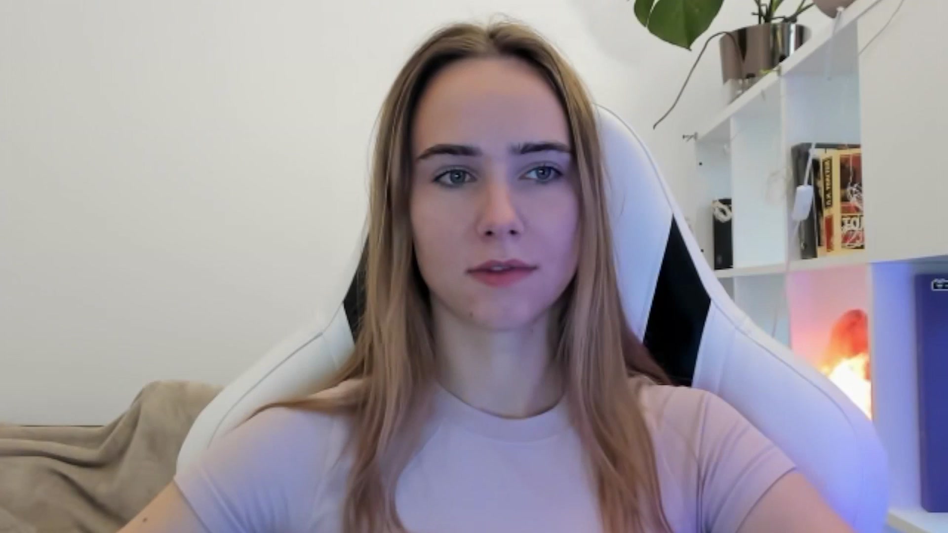 Gallery image thumbnail from OhAlisa's myfreecams stream on, 07/23/2025, 20:13 image 1 of 20