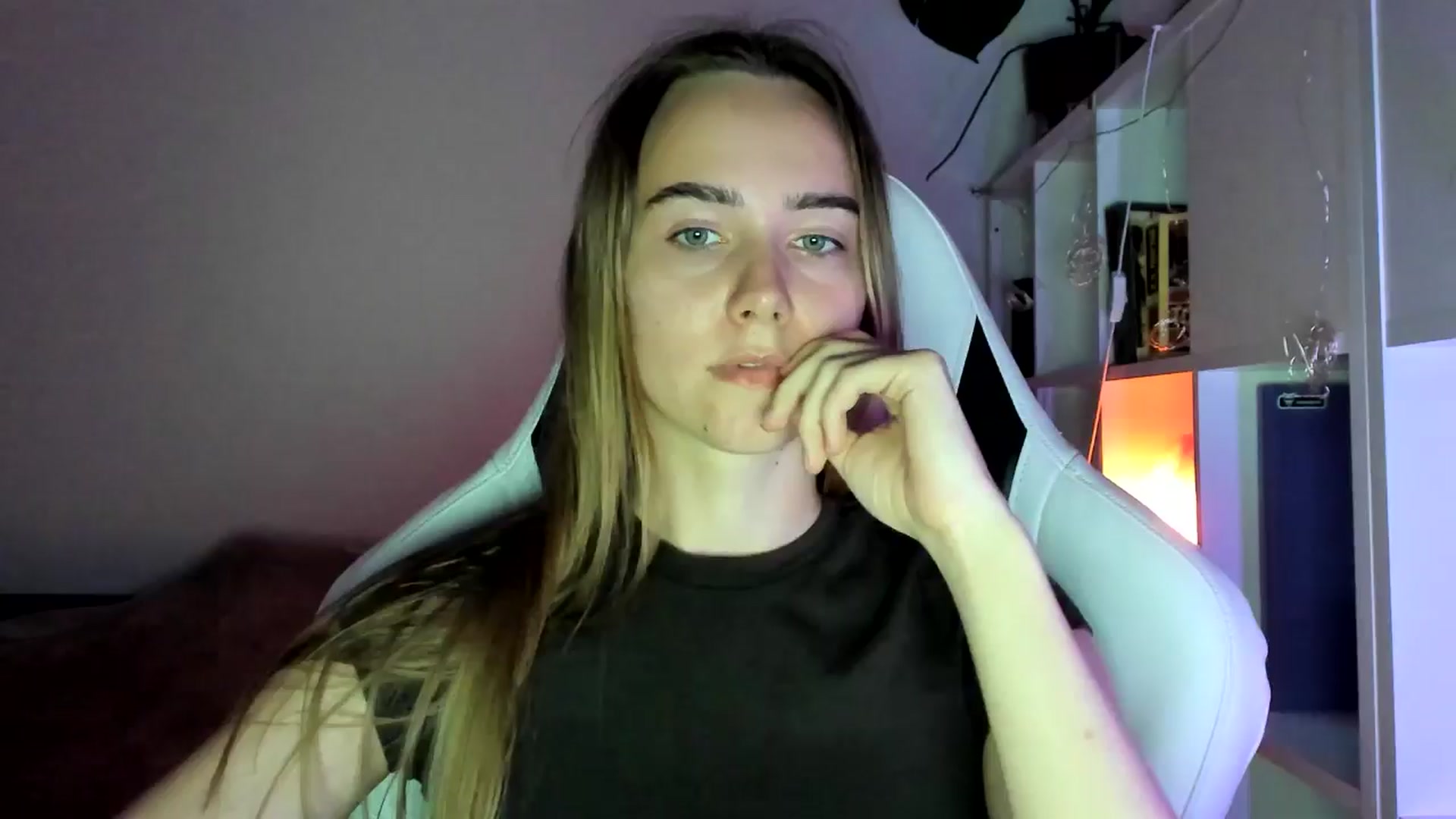 Gallery image thumbnail from OhAlisa's myfreecams stream on, 07/24/2025, 19:12 image 8 of 20
