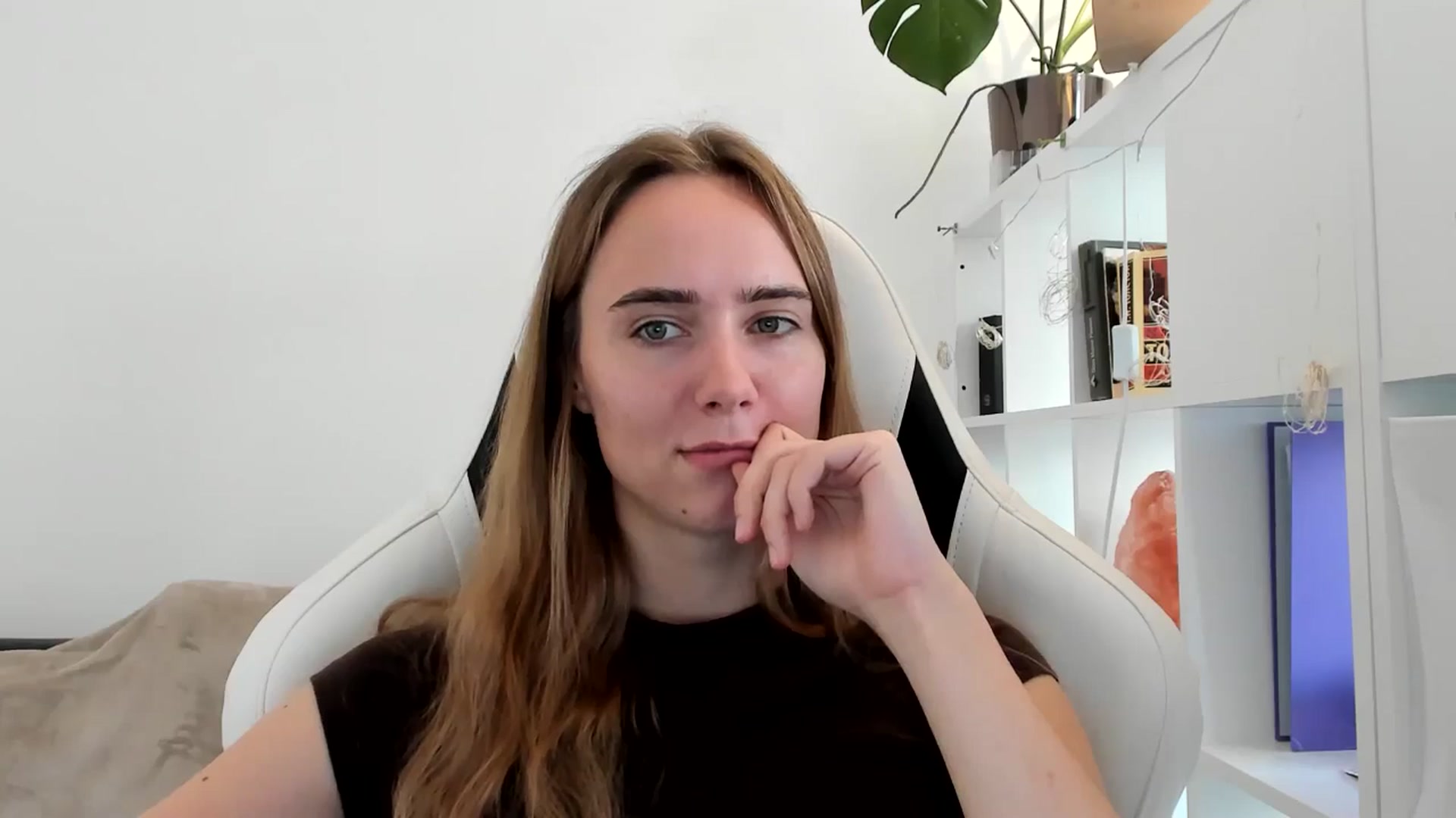 Gallery image thumbnail from OhAlisa's myfreecams stream on, 07/25/2025, 17:00 image 17 of 20