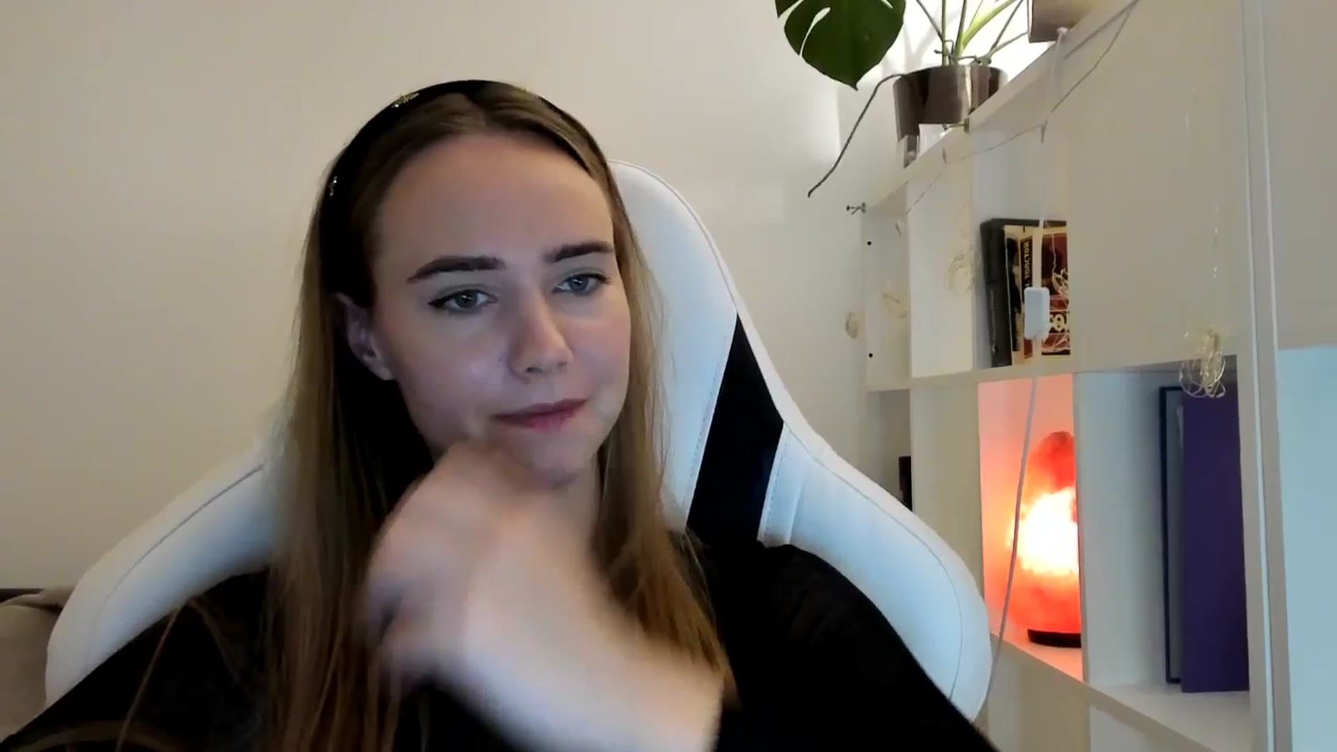 Gallery image thumbnail from OhAlisa's myfreecams stream on, 07/26/2025, 21:37 image 6 of 20