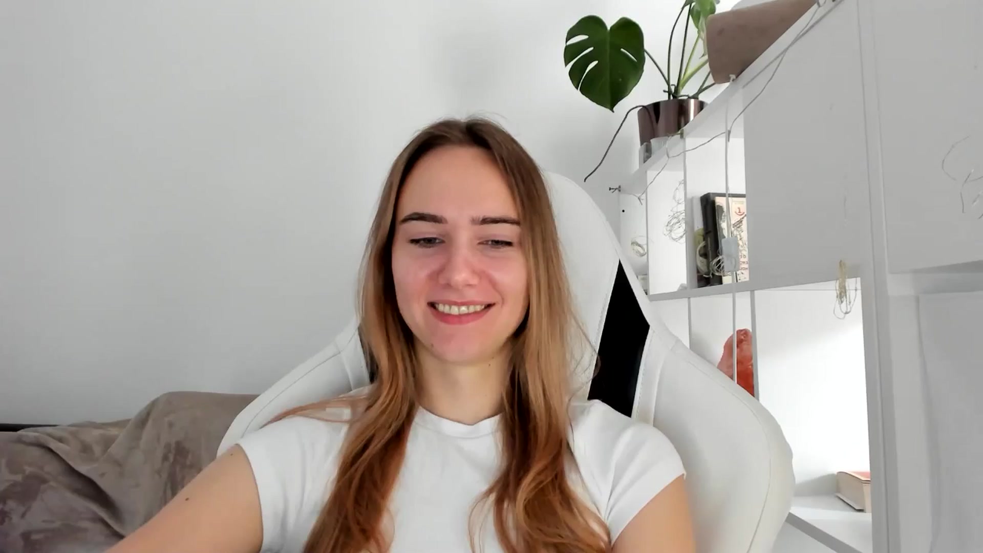 Gallery image thumbnail from OhAlisa's myfreecams stream on, 08/01/2025, 10:08 image 14 of 20