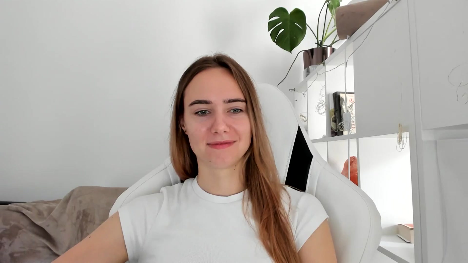 Gallery image thumbnail from OhAlisa's myfreecams stream on, 08/01/2025, 10:08 image 9 of 20