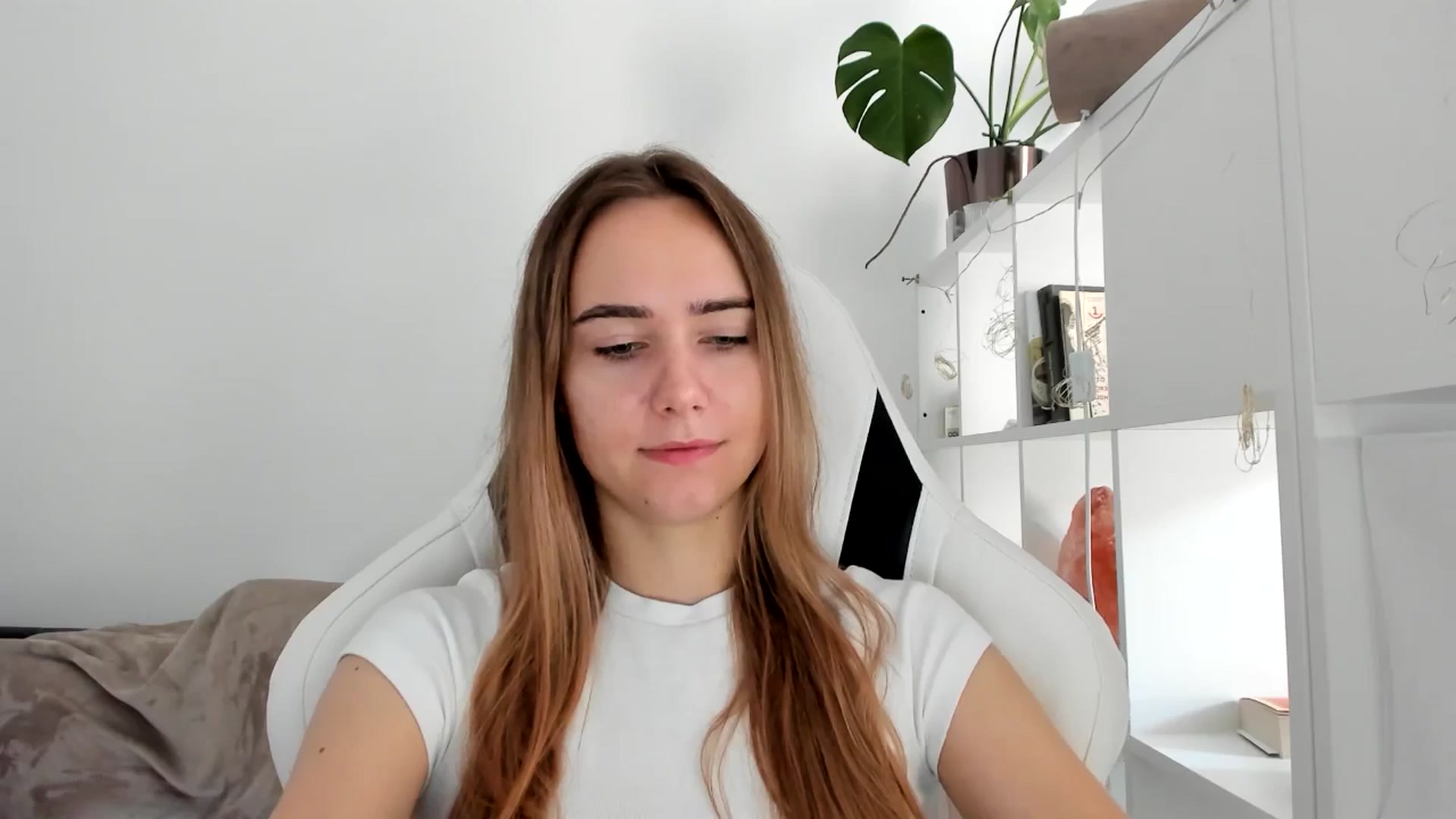 Gallery image thumbnail from OhAlisa's myfreecams stream on, 08/01/2025, 10:08 image 12 of 20