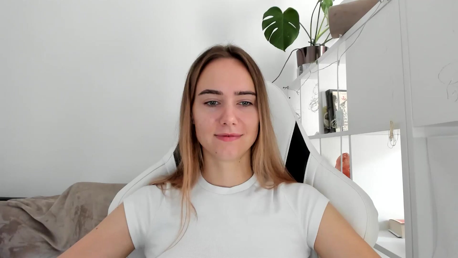Gallery image thumbnail from OhAlisa's myfreecams stream on, 08/01/2025, 10:08 image 7 of 20