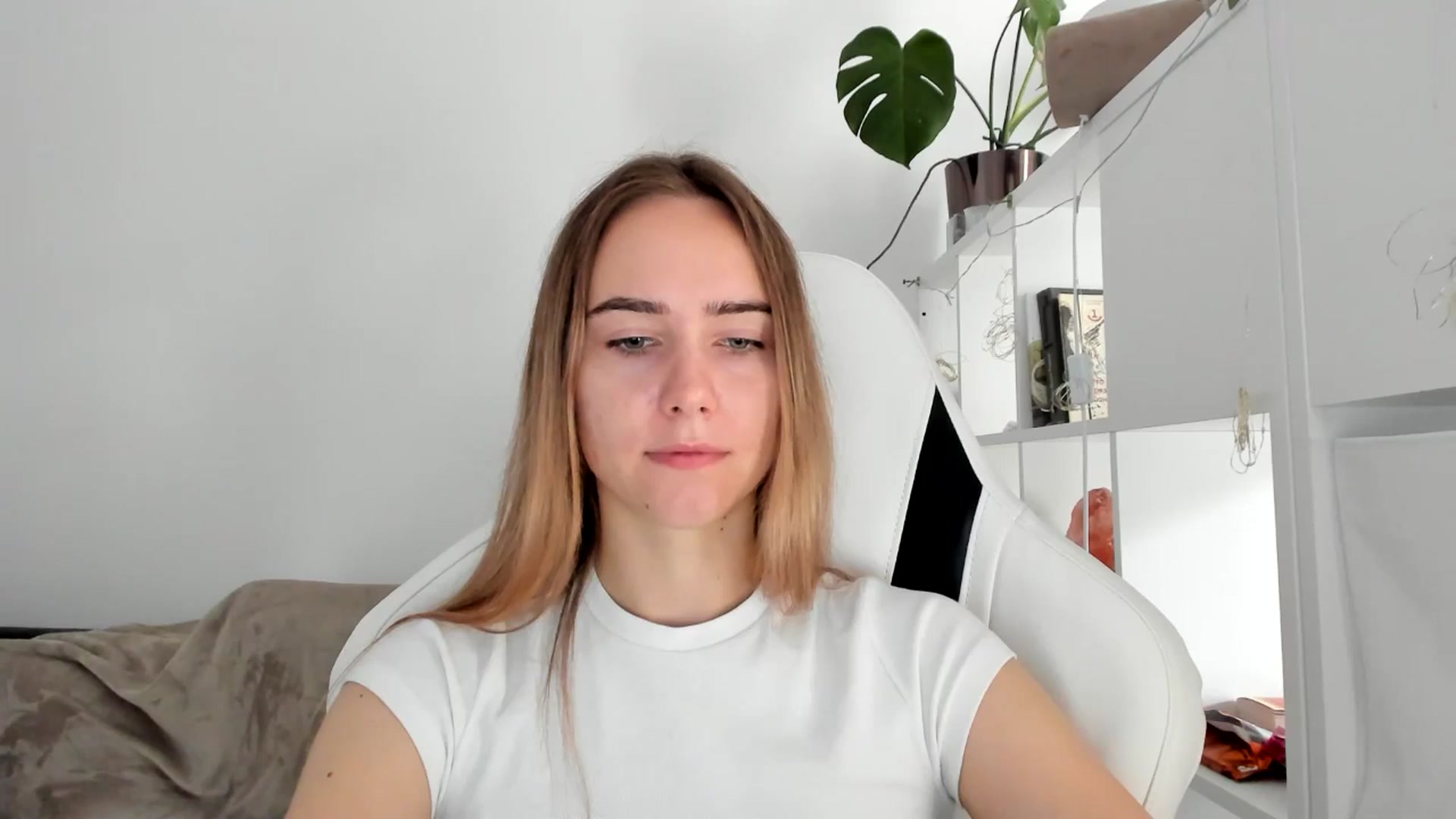 Gallery image thumbnail from OhAlisa's myfreecams stream on, 08/01/2025, 10:50 image 14 of 20