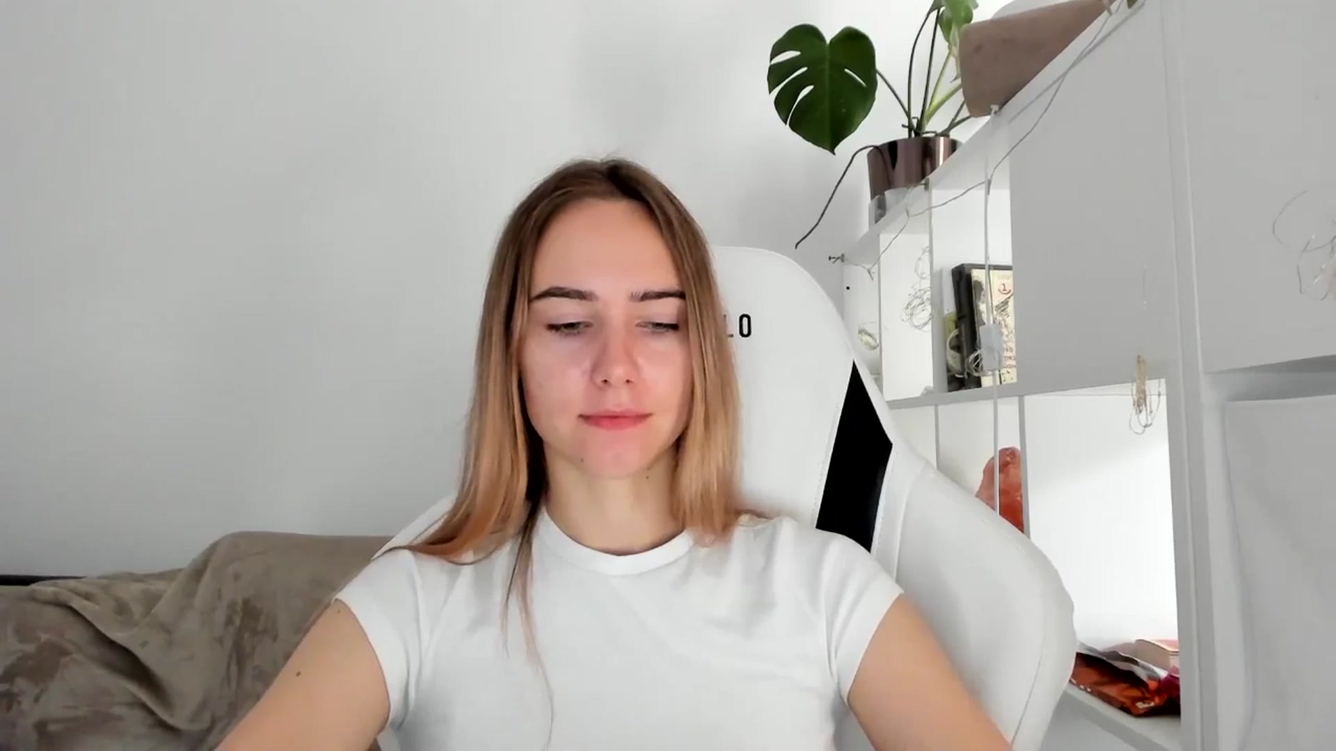 Gallery image thumbnail from OhAlisa's myfreecams stream on, 08/01/2025, 10:50 image 13 of 20