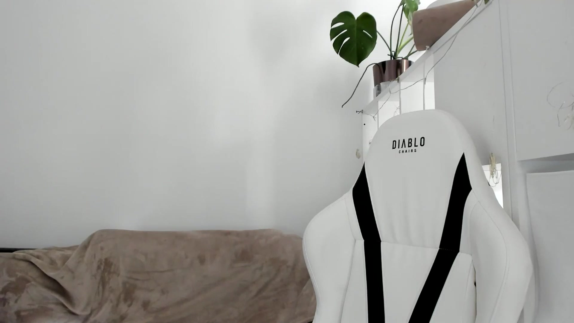Gallery image thumbnail from OhAlisa's myfreecams stream on, 08/01/2025, 10:50 image 6 of 20