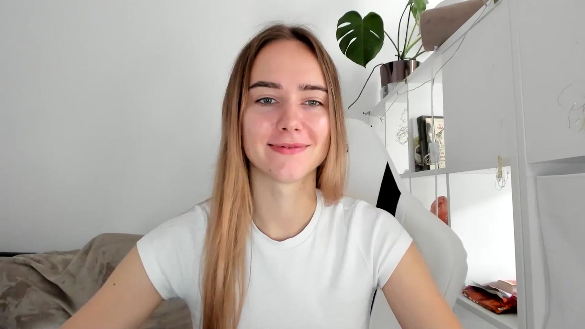 Gallery image thumbnail from OhAlisa's myfreecams stream on, 08/01/2025, 10:50 image 8 of 20