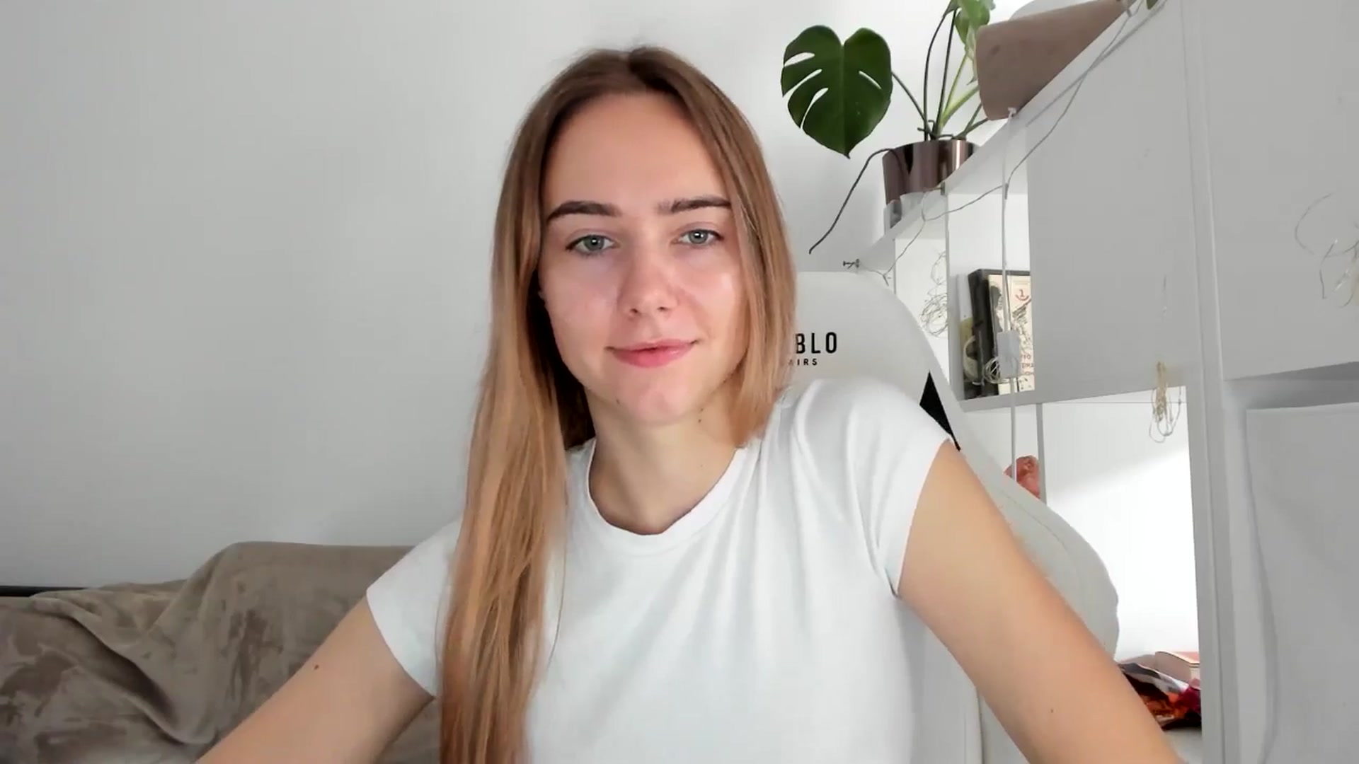 Gallery image thumbnail from OhAlisa's myfreecams stream on, 08/01/2025, 10:50 image 7 of 20