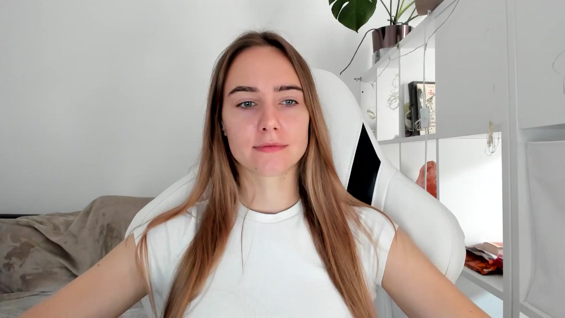 Gallery image thumbnail from OhAlisa's myfreecams stream on, 08/01/2025, 10:50 image 16 of 20