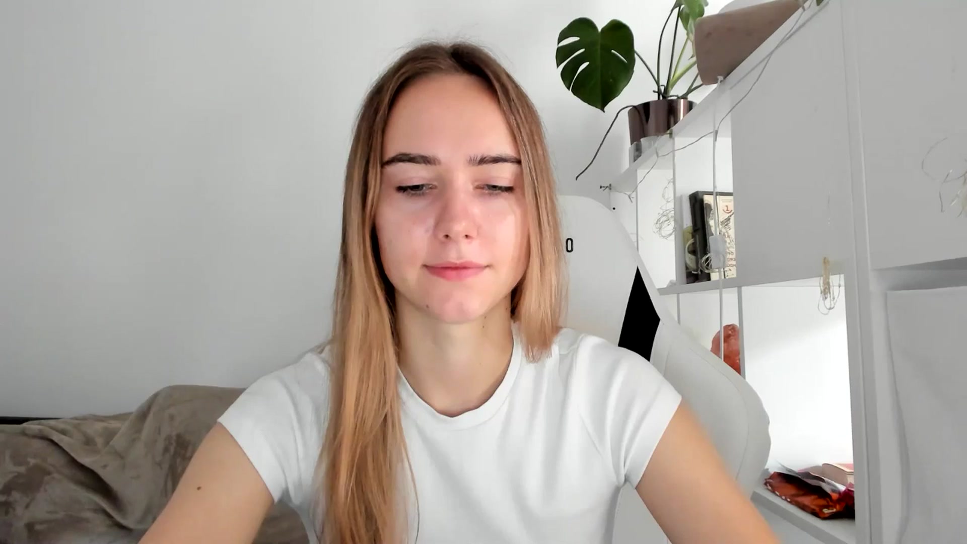 Gallery image thumbnail from OhAlisa's myfreecams stream on, 08/01/2025, 10:50 image 9 of 20