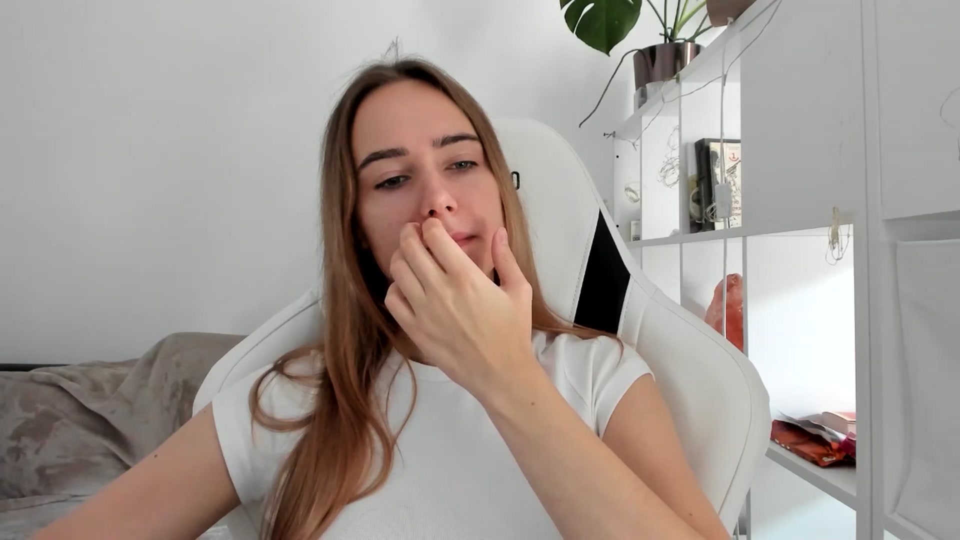 Gallery image thumbnail from OhAlisa's myfreecams stream on, 08/01/2025, 11:14 image 15 of 20