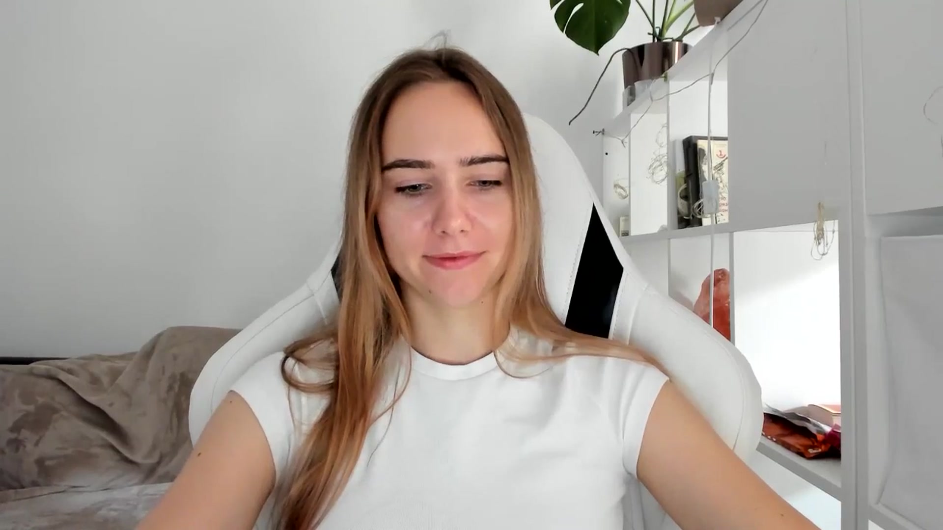 Gallery image thumbnail from OhAlisa's myfreecams stream on, 08/01/2025, 11:14 image 12 of 20
